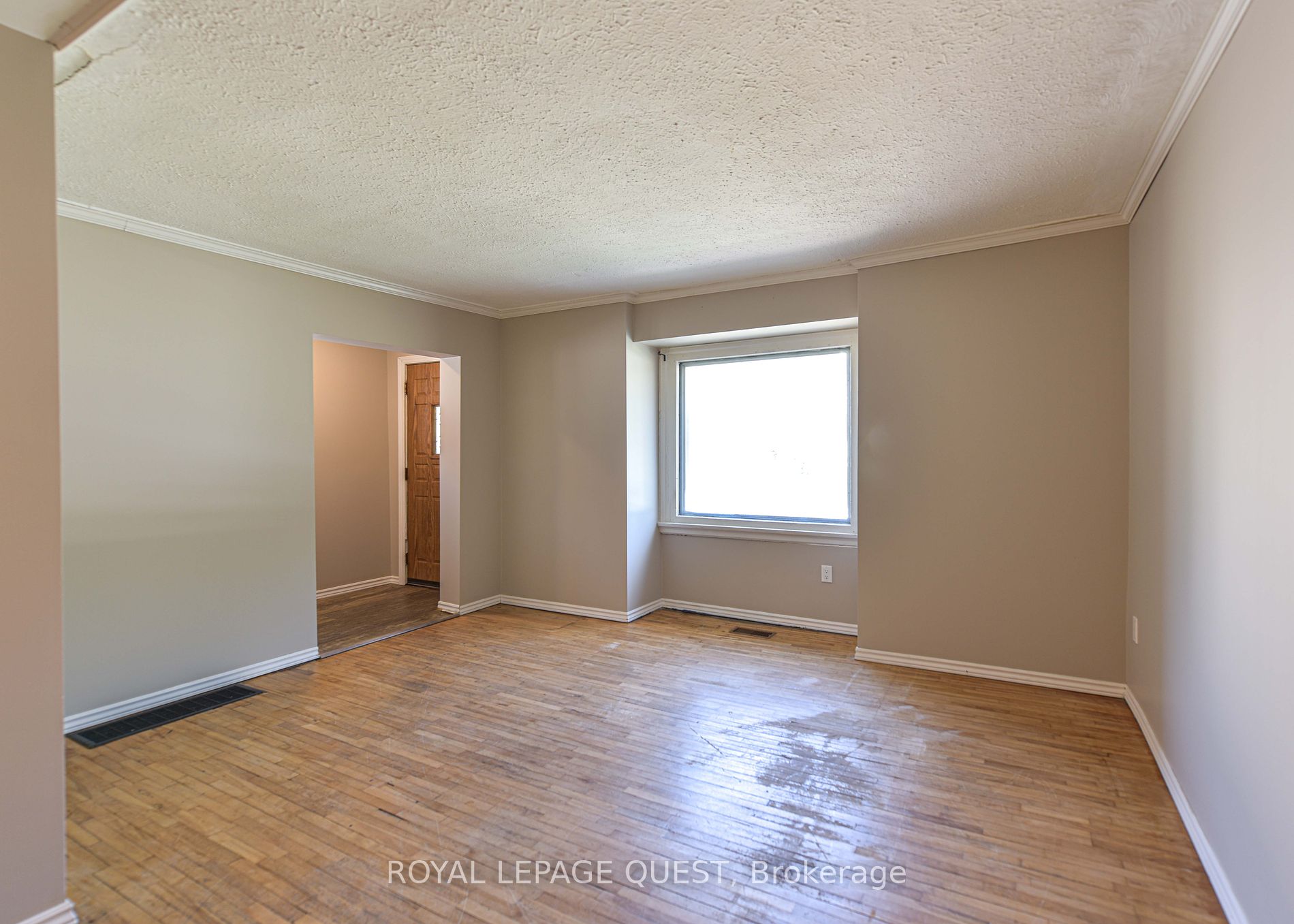 103 Mississaga Street W
