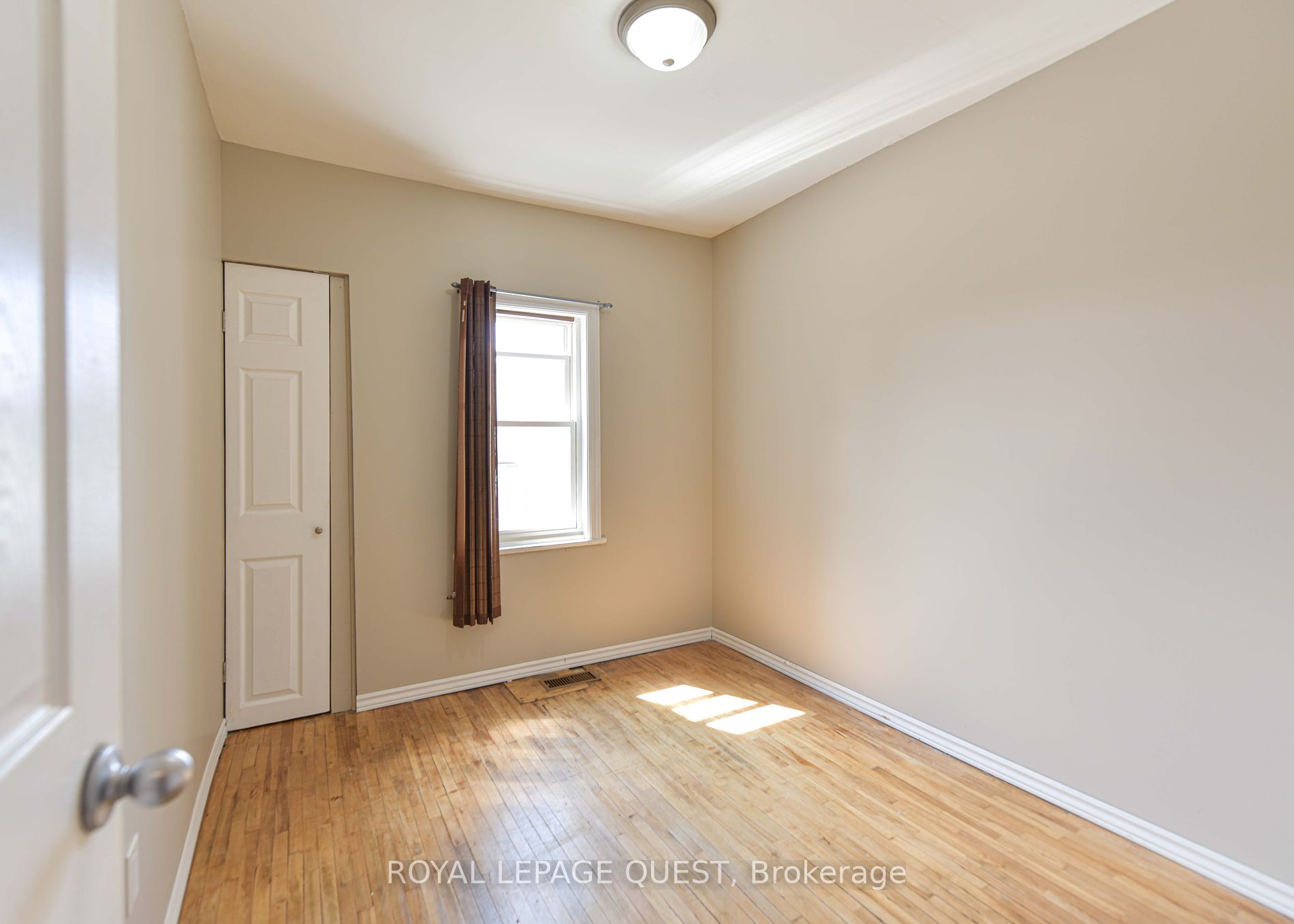 103 Mississaga Street W