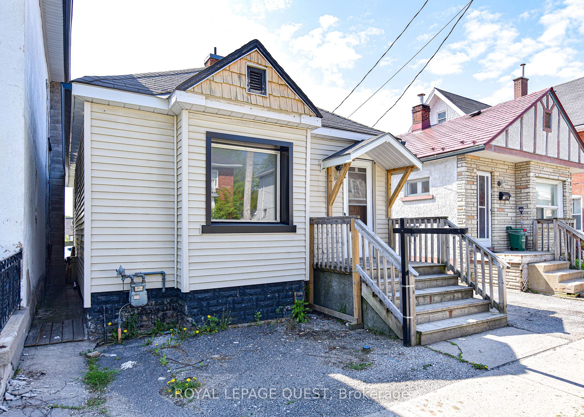 103 Mississaga Street W
