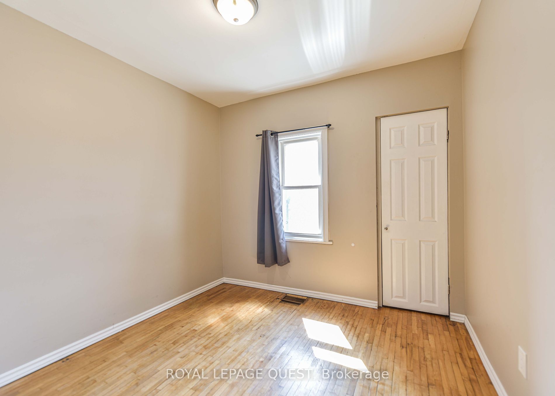 103 Mississaga Street W