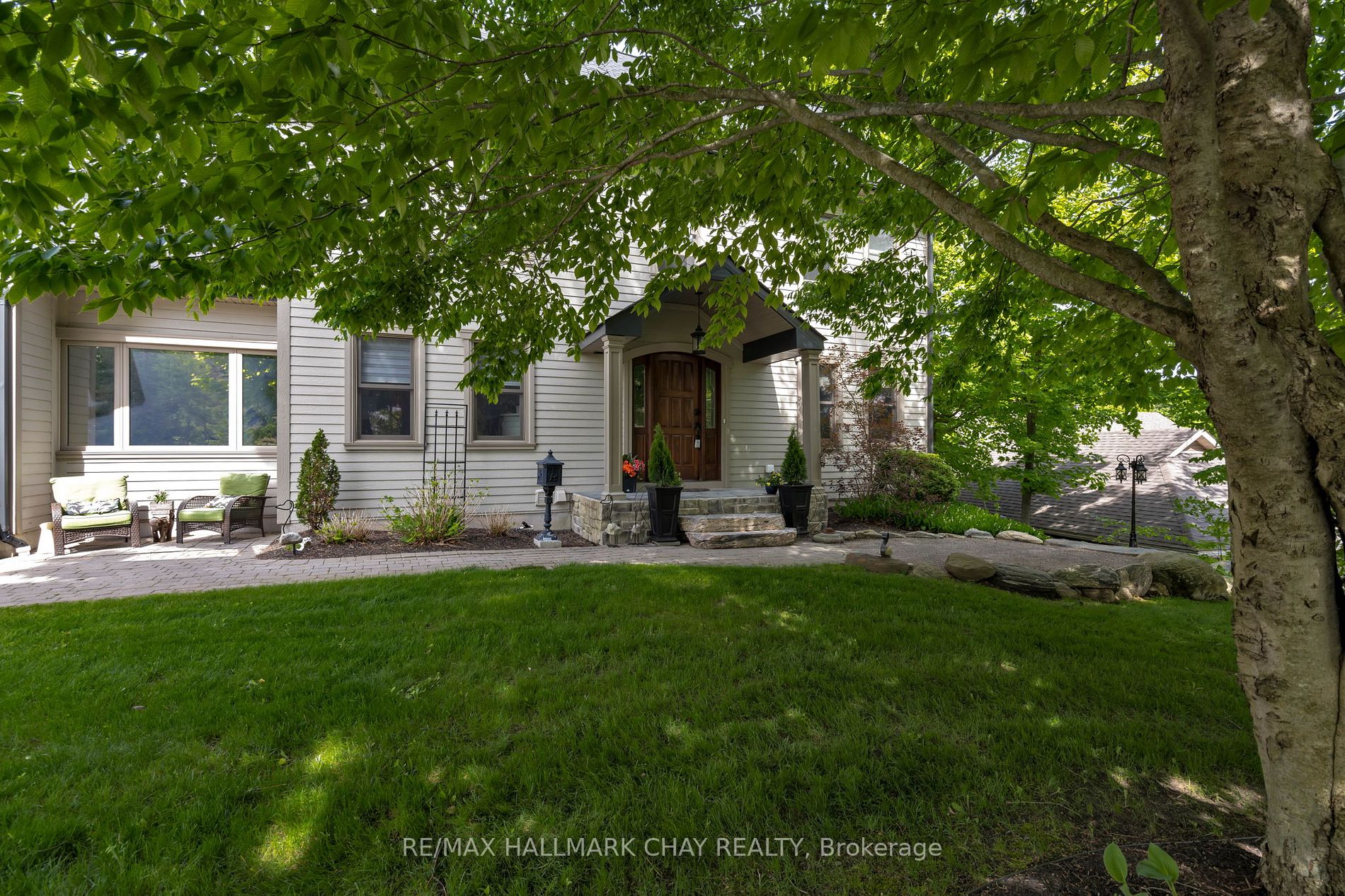 9 Bridle Path