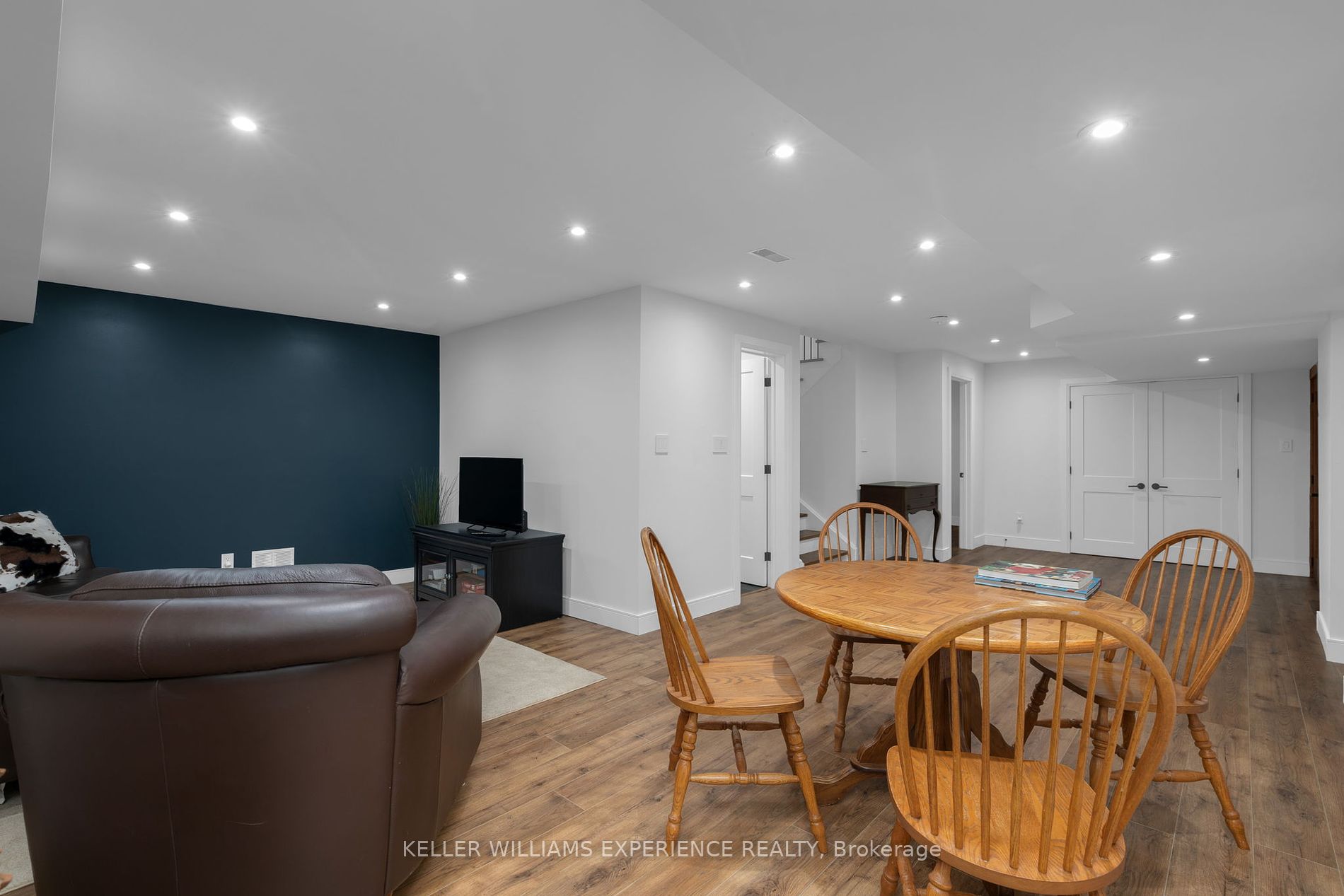 98 Shanty Bay Road