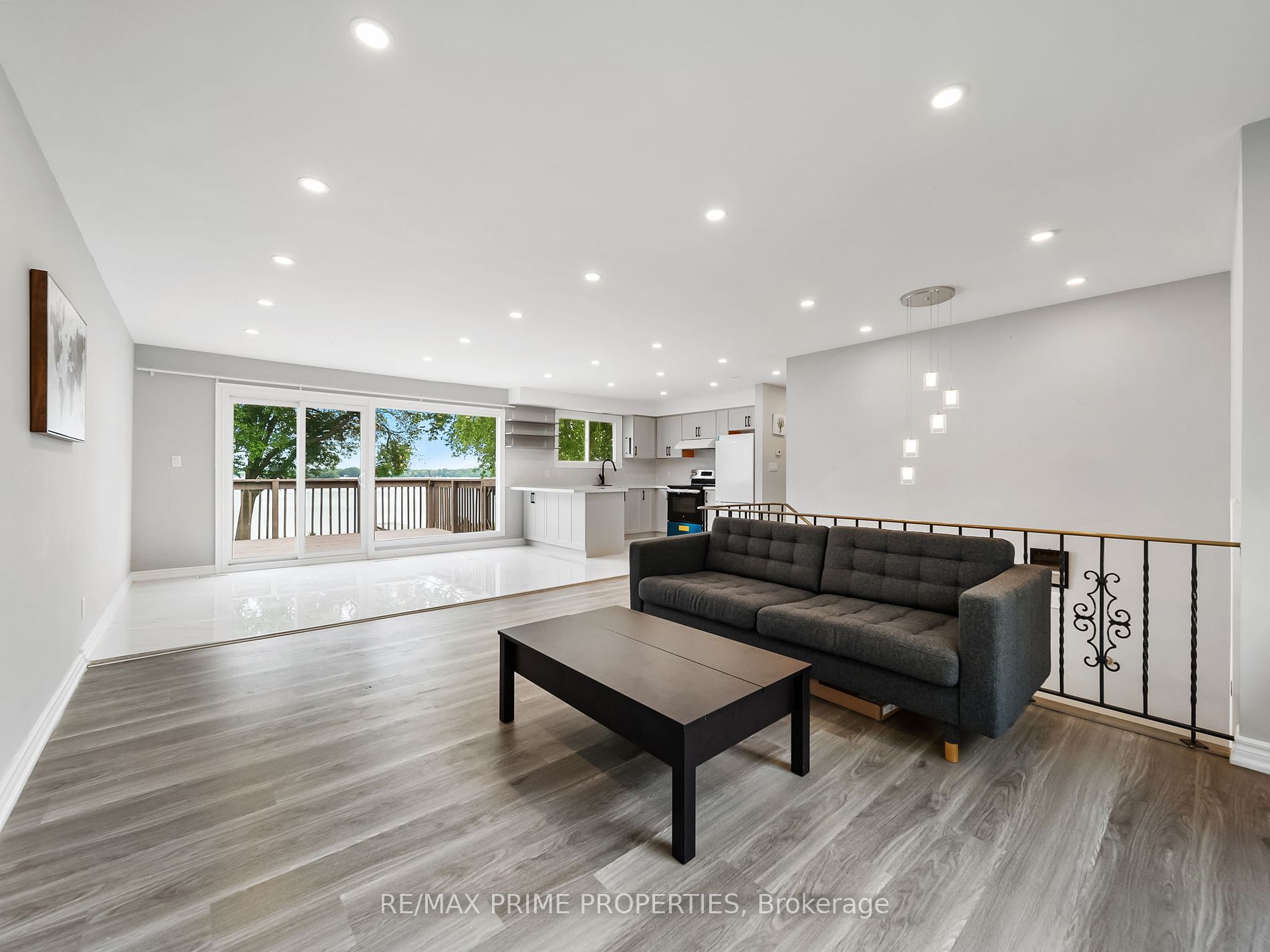 691 Glen Cres