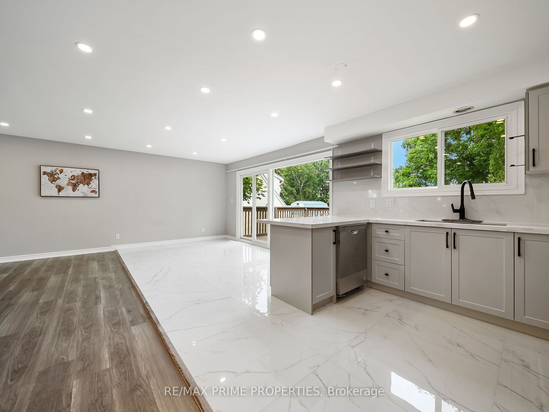 691 Glen Cres