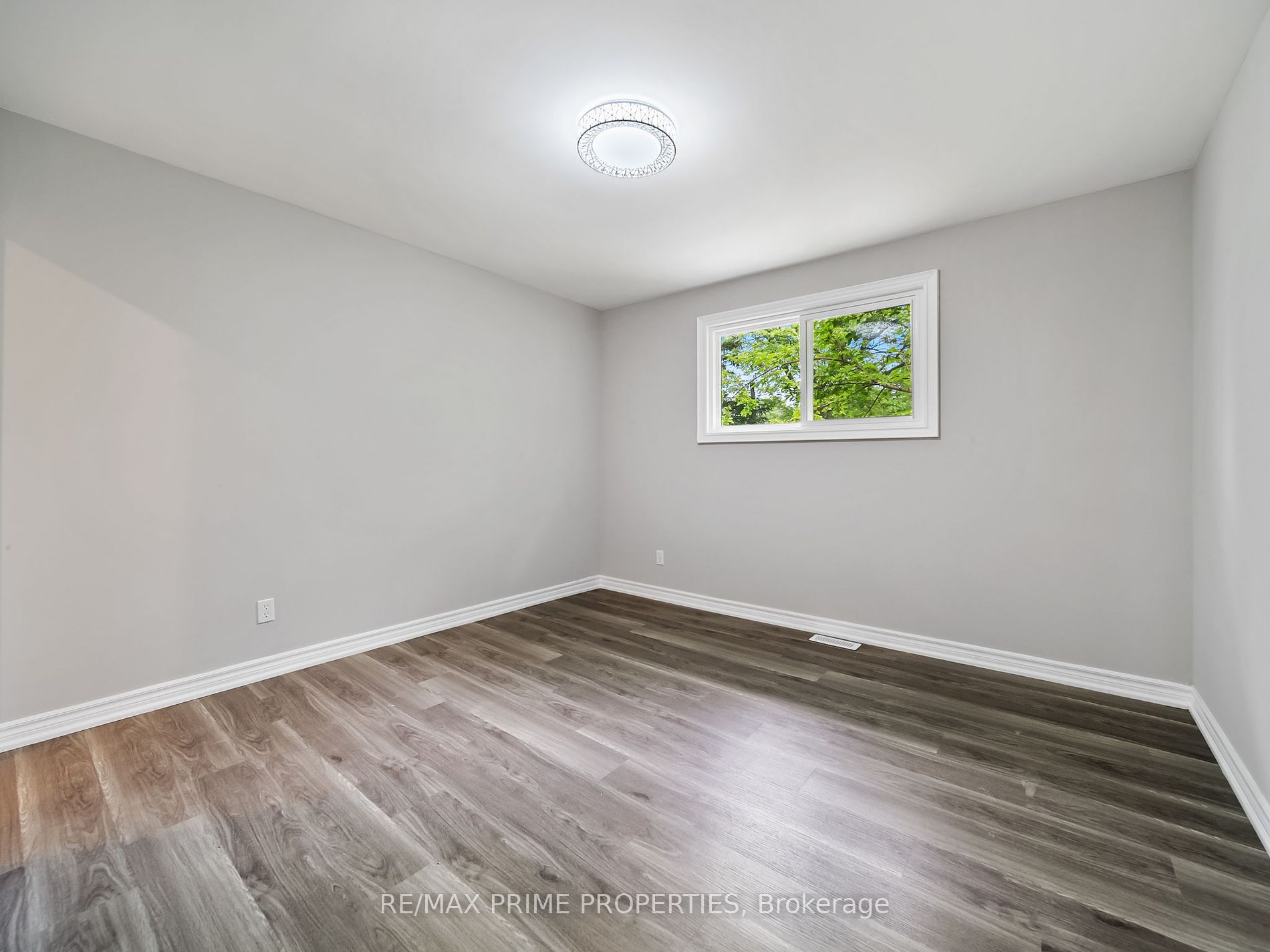 691 Glen Cres