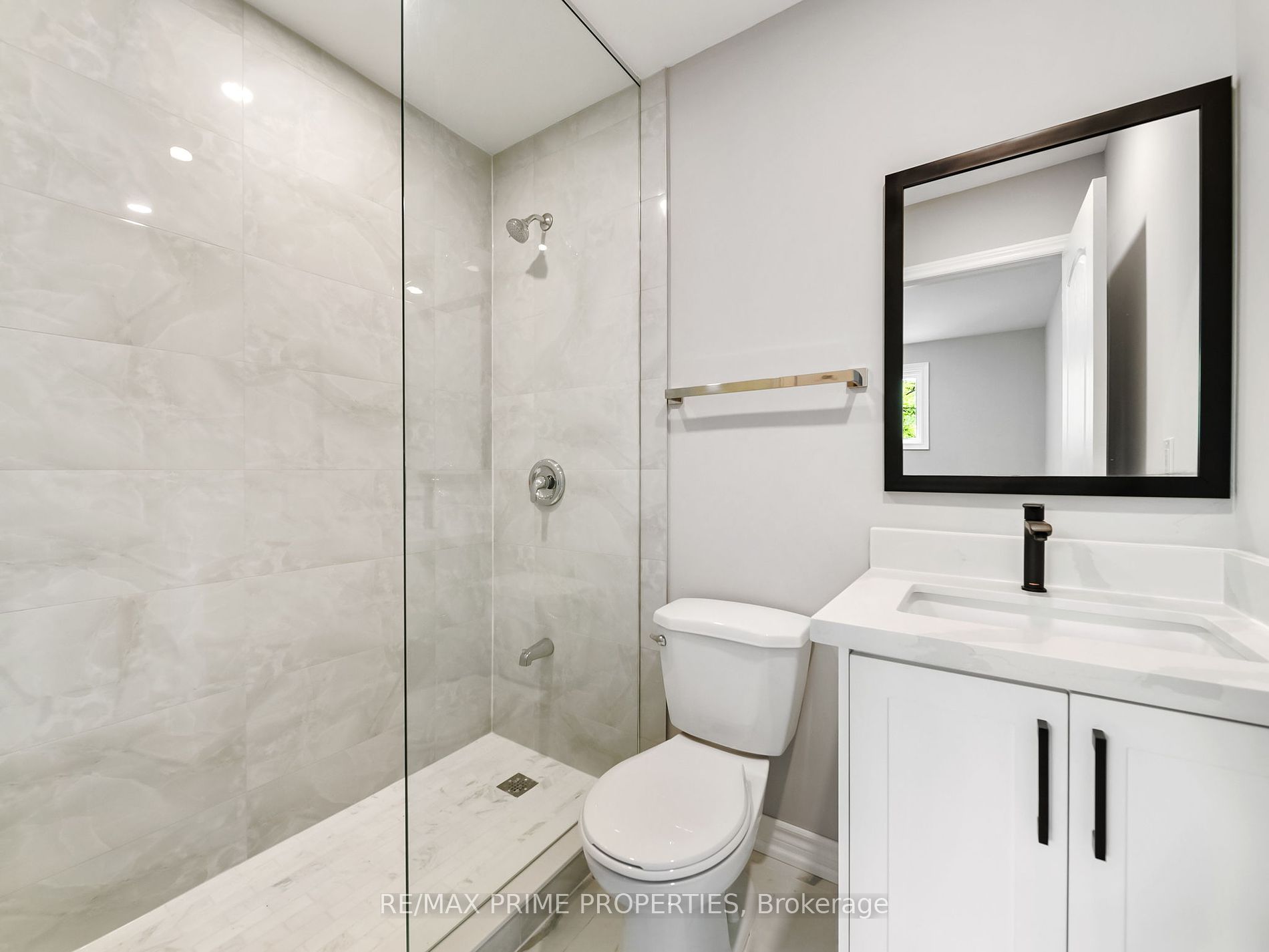 691 Glen Cres