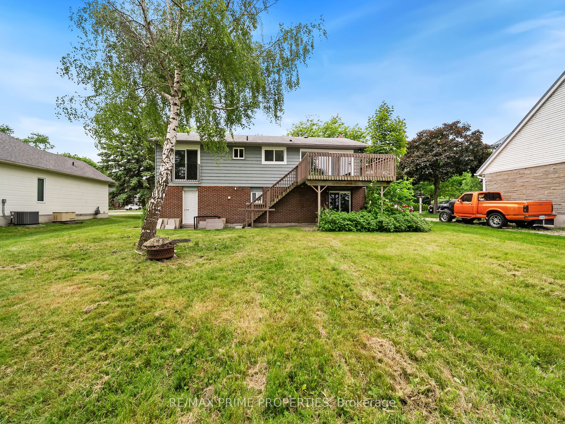 691 Glen Cres