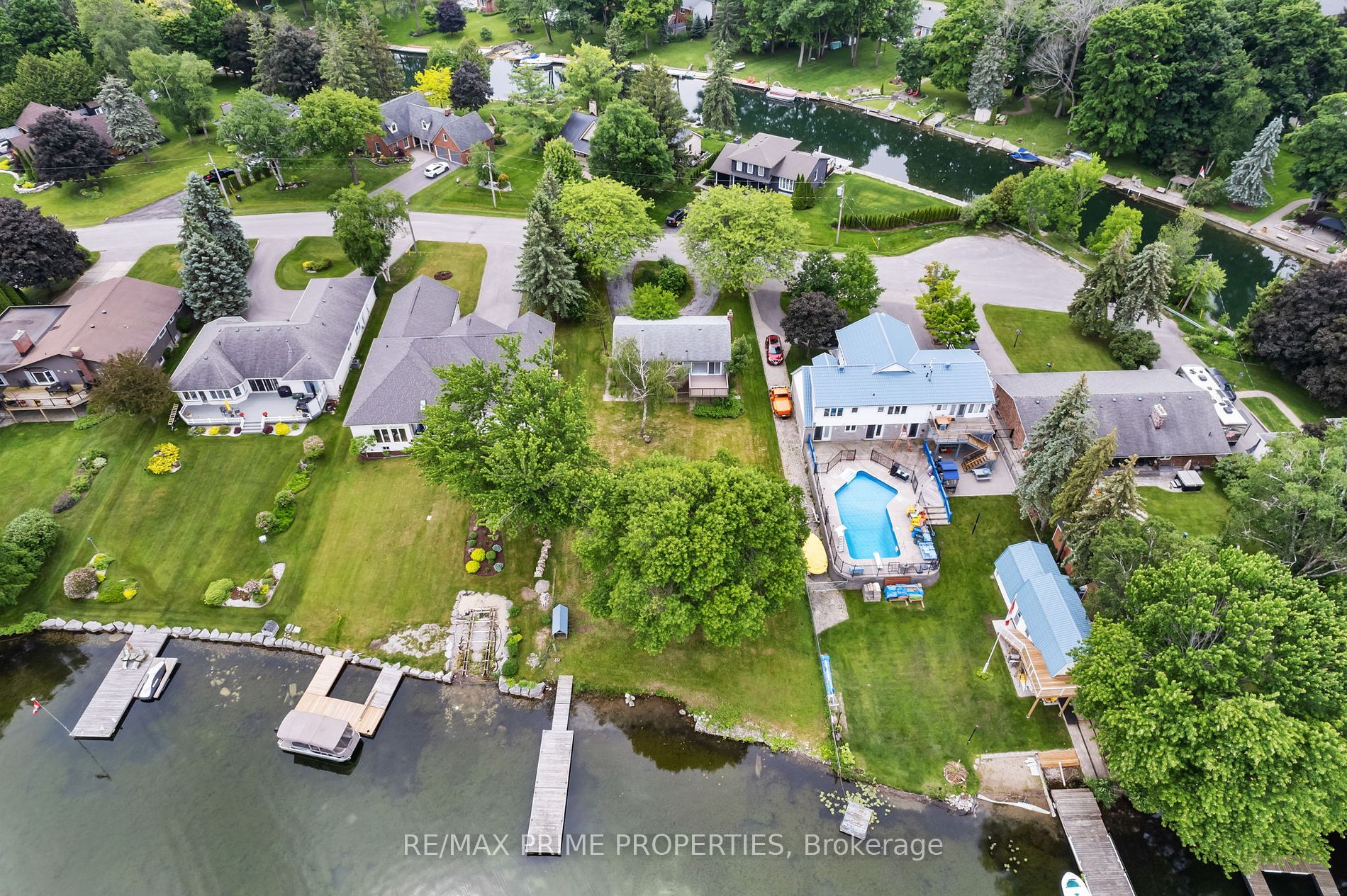 691 Glen Cres