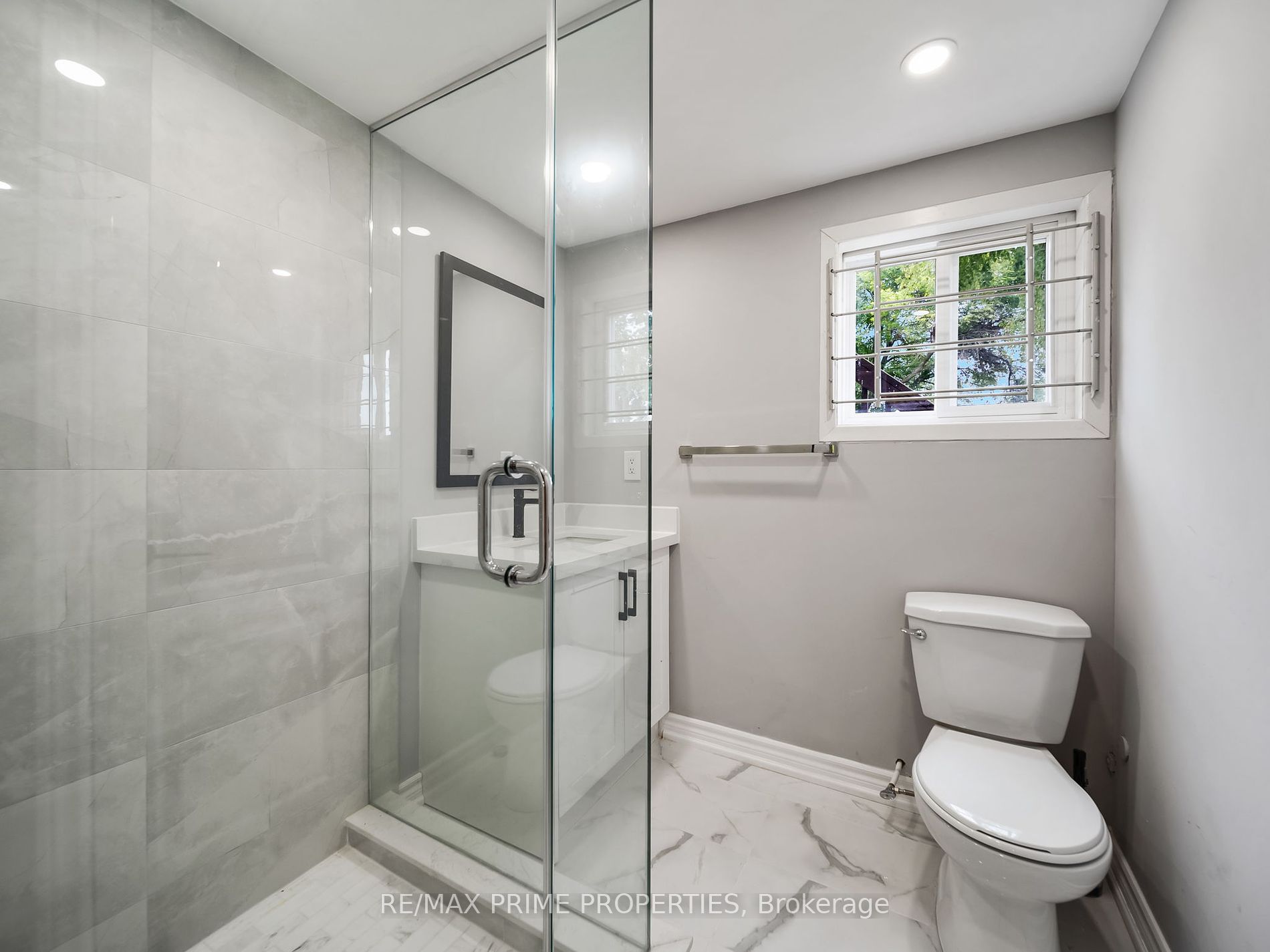 691 Glen Cres
