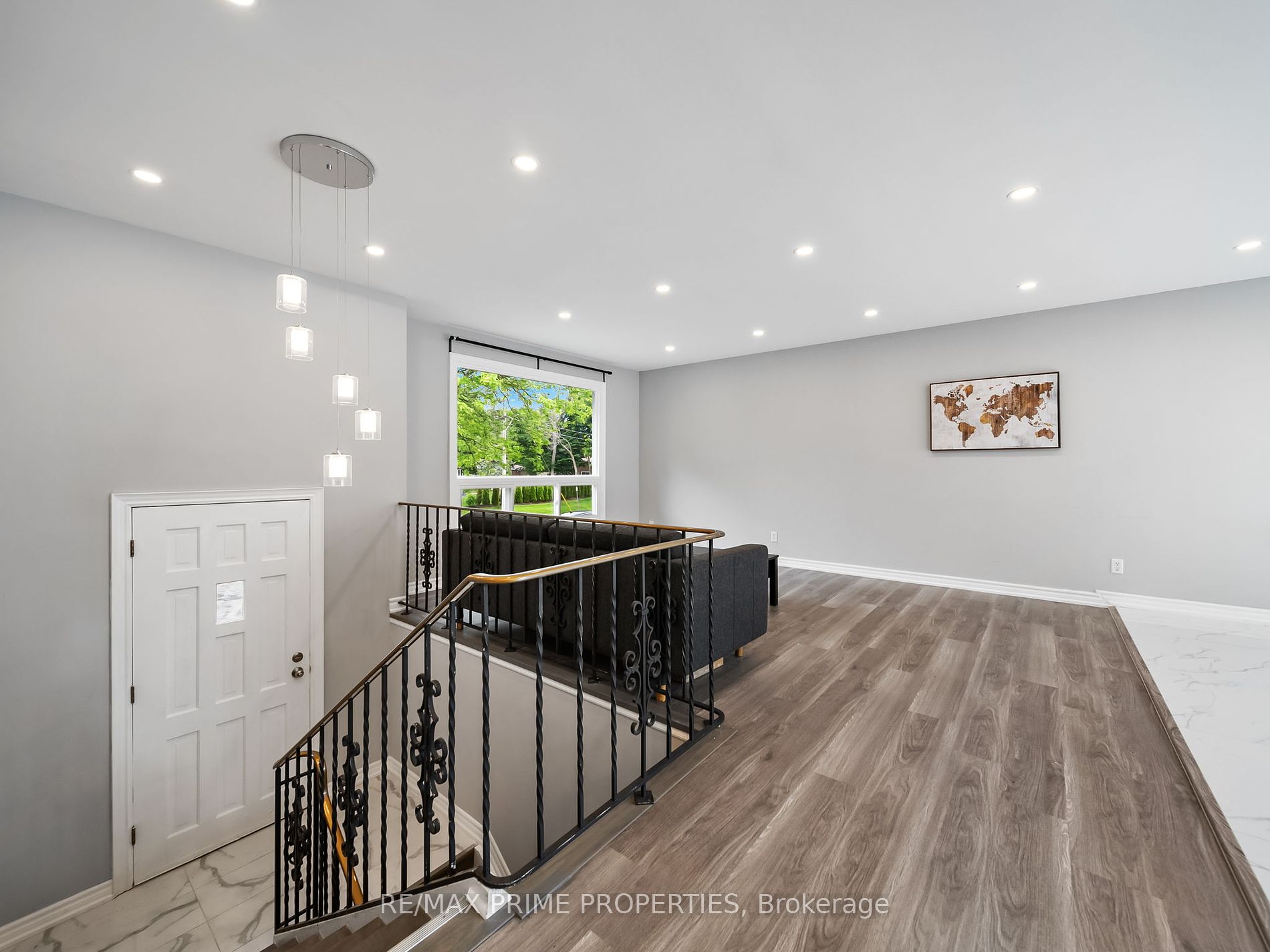 691 Glen Cres