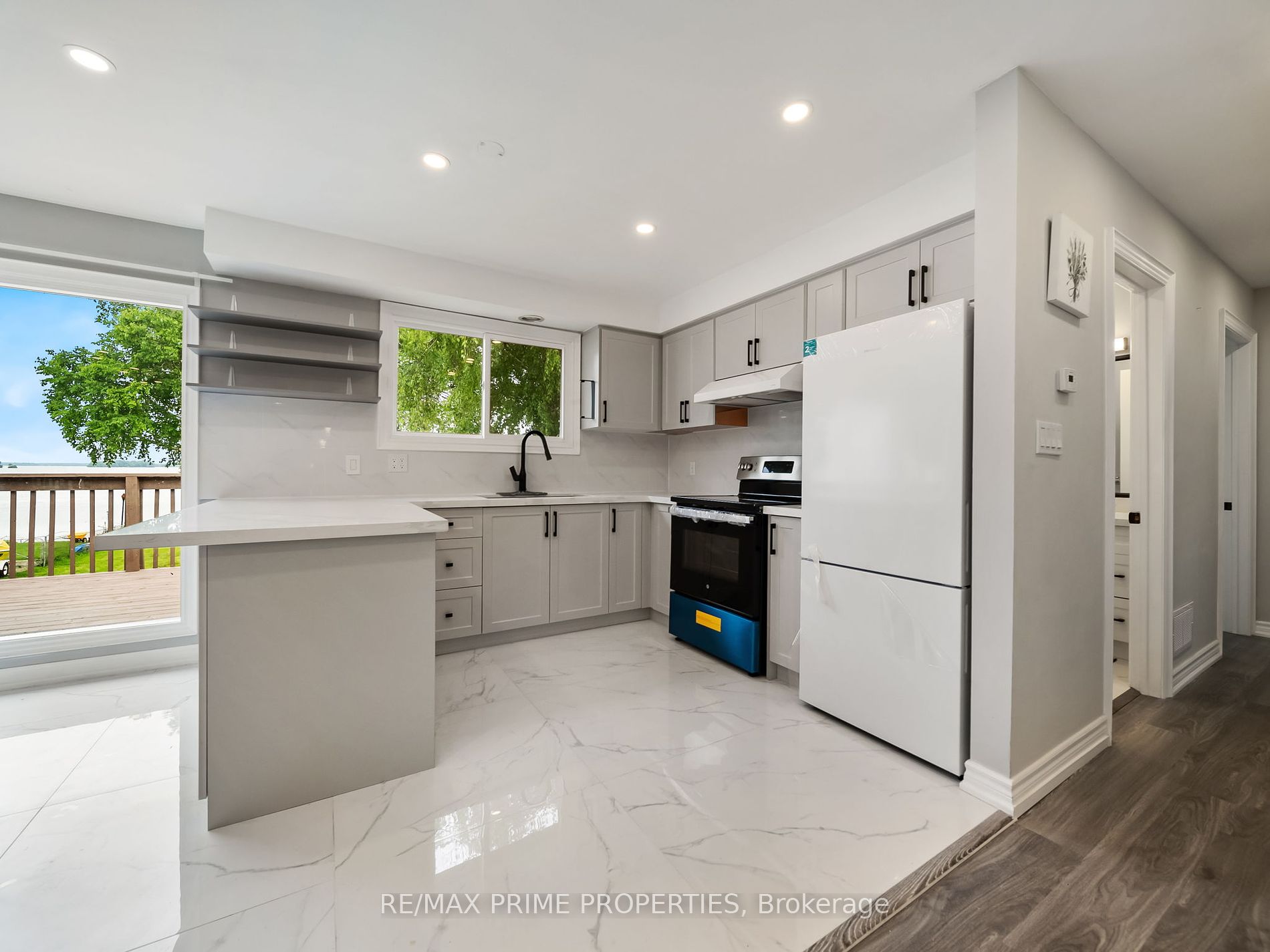 691 Glen Cres