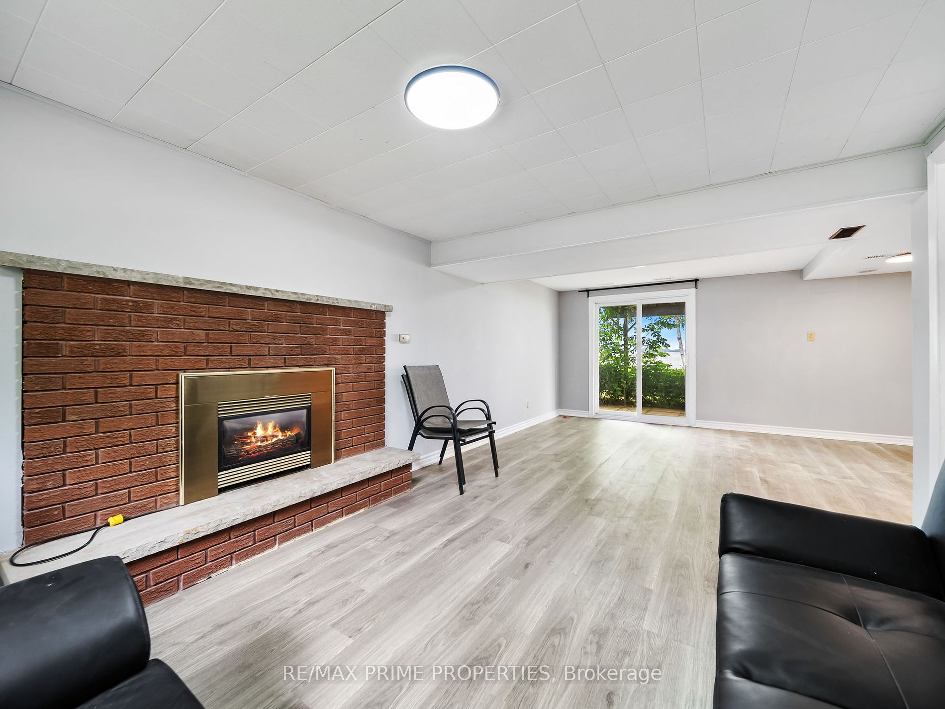 691 Glen Cres