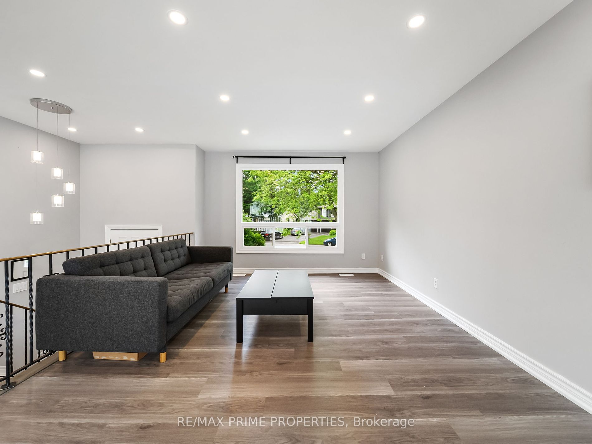 691 Glen Cres