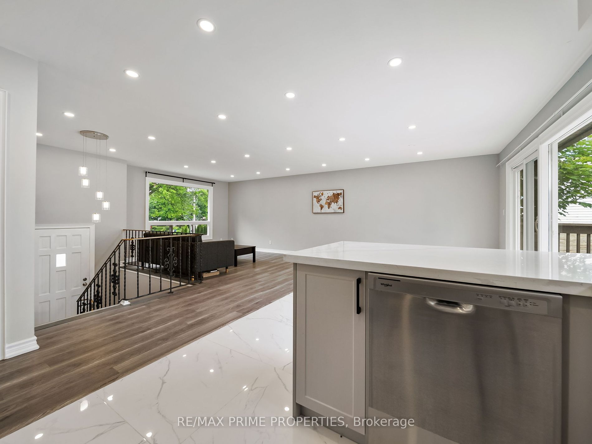 691 Glen Cres
