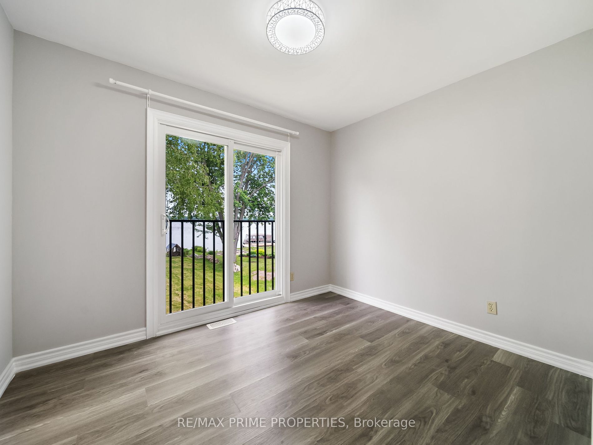 691 Glen Cres