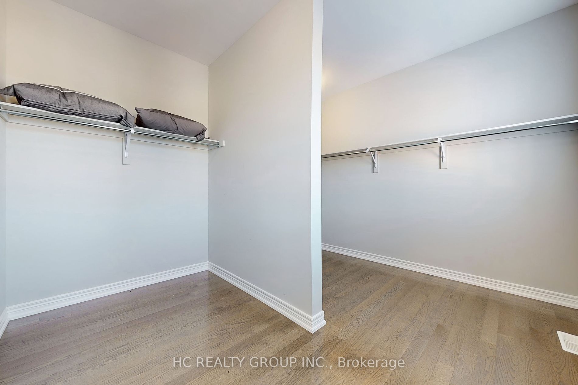 56 Redmond Cres