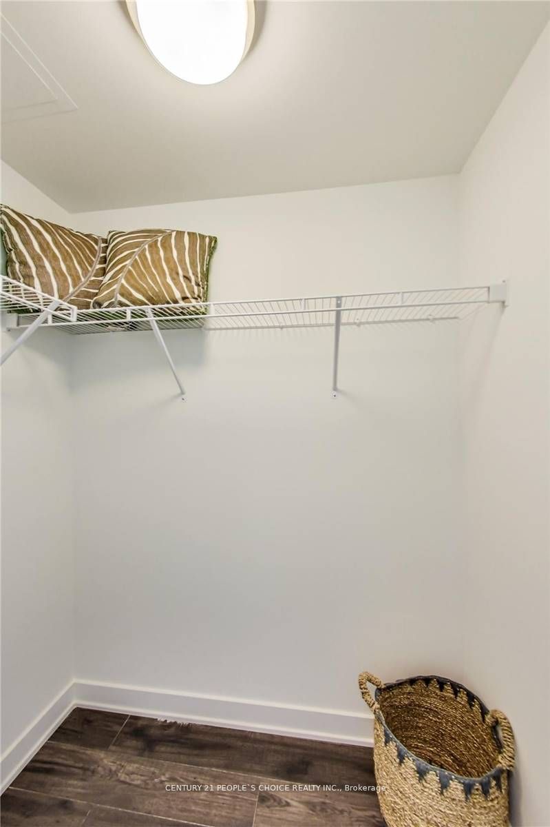 681 Yonge St, #528