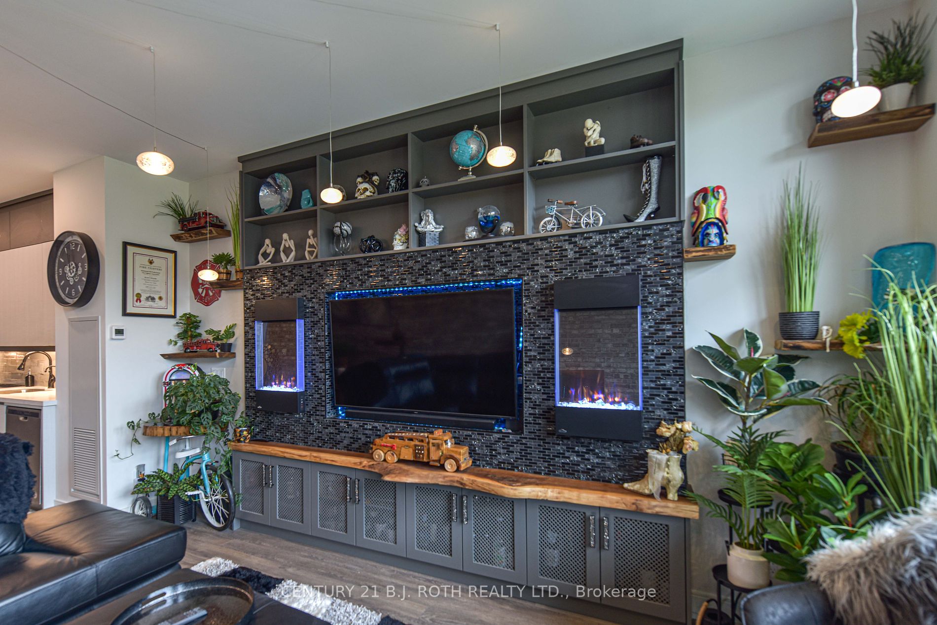 21 Matchedash St S, #209