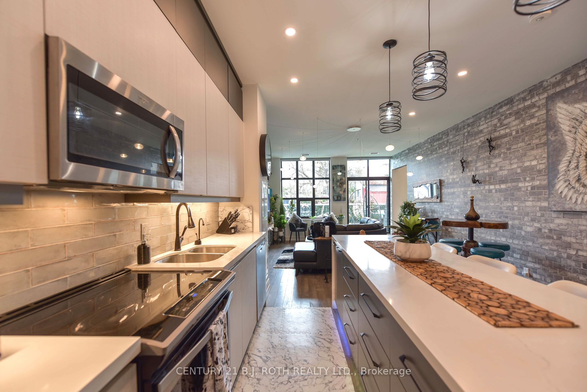 21 Matchedash St S, #209