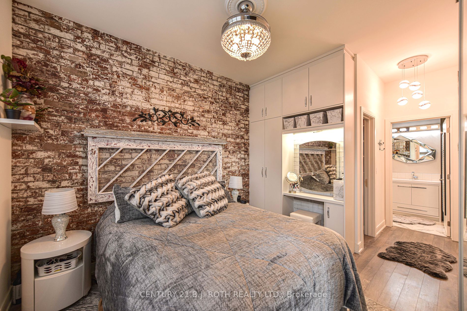 21 Matchedash St S, #209