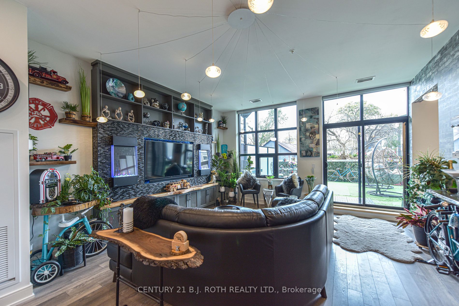 21 Matchedash St S, #209