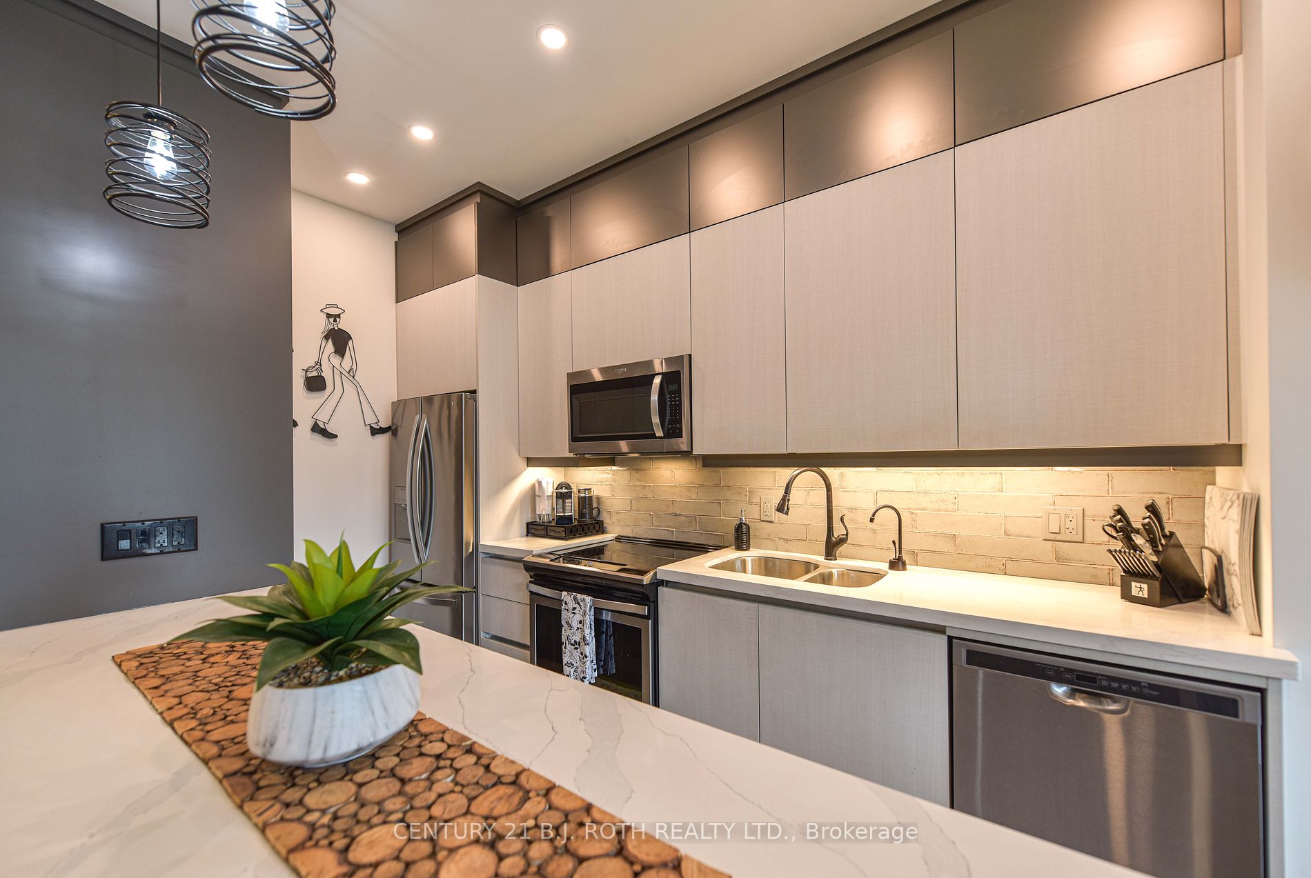 21 Matchedash St S, #209