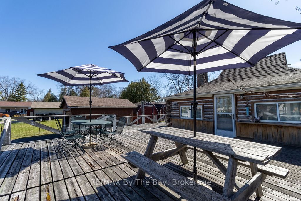 125 River Road E