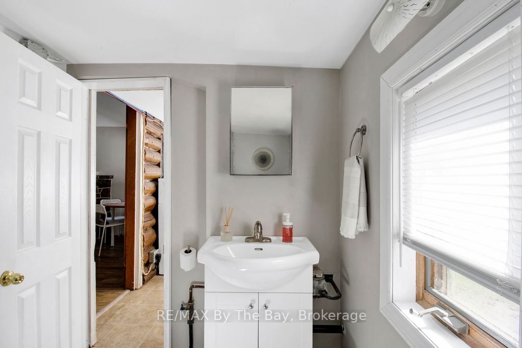 125 River Road E