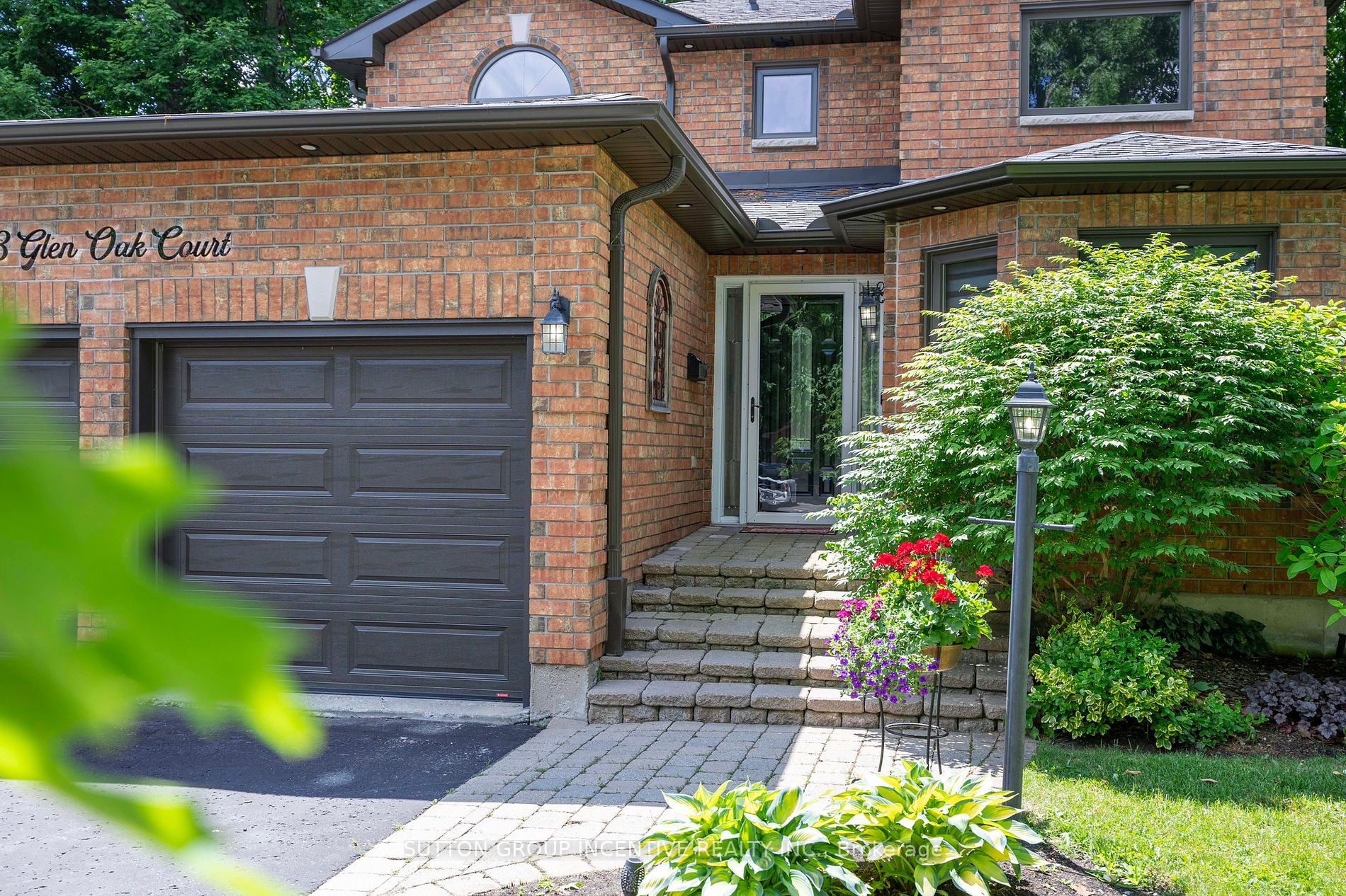 33 Glen Oak Crt