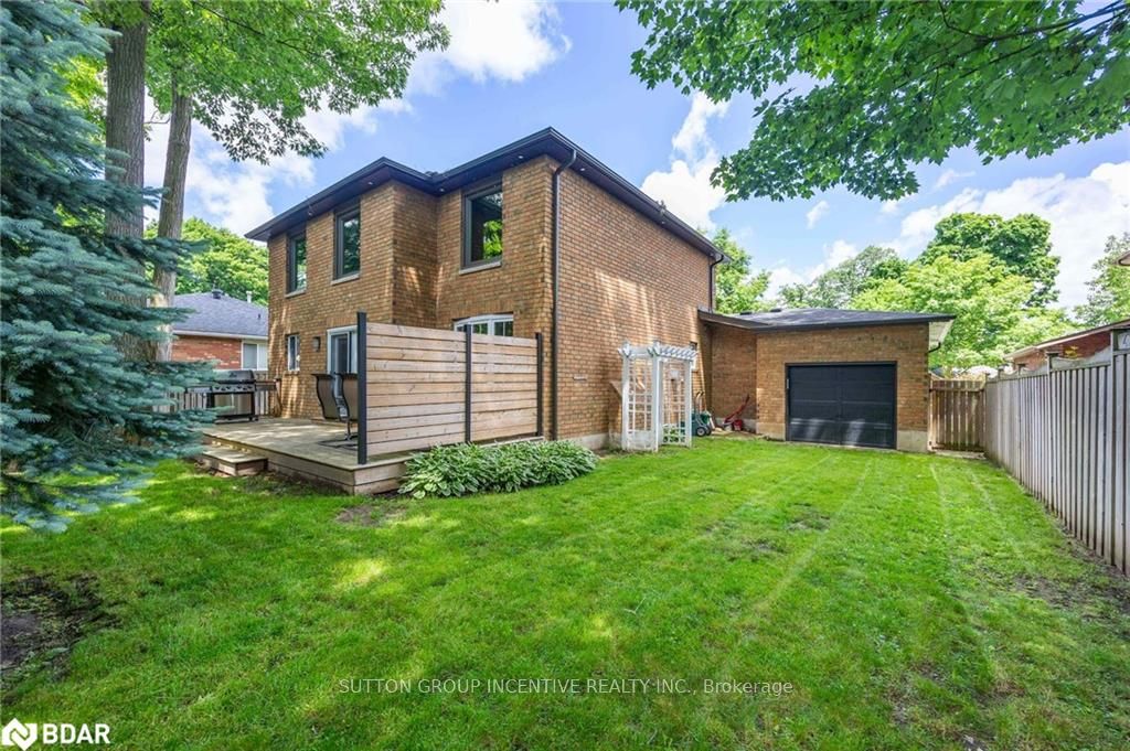 33 Glen Oak Crt