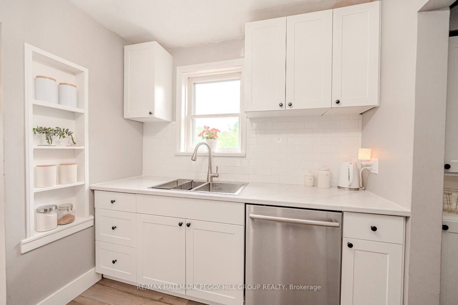 1556 Flos Rd 4 W
