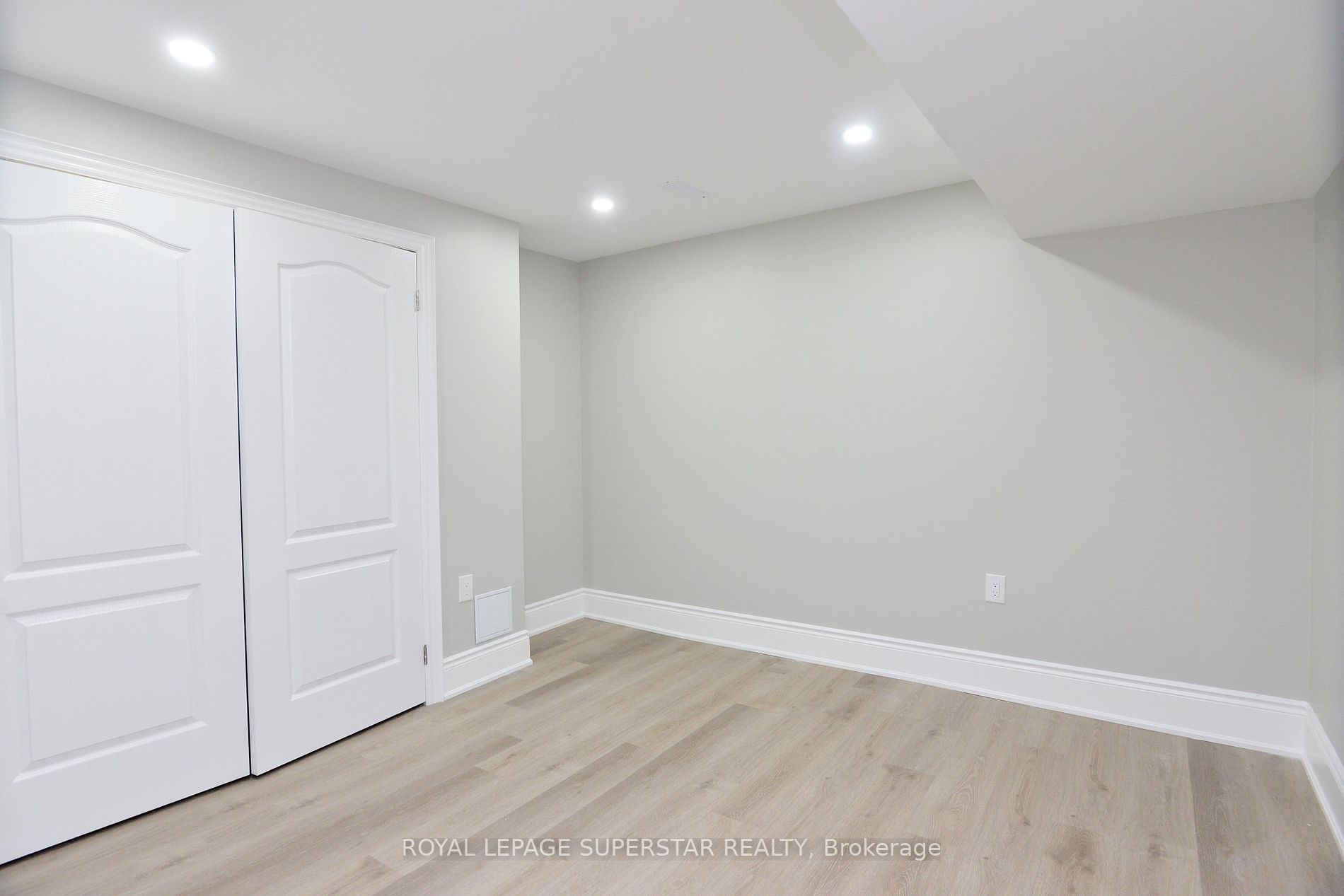 108 Rugman Cres