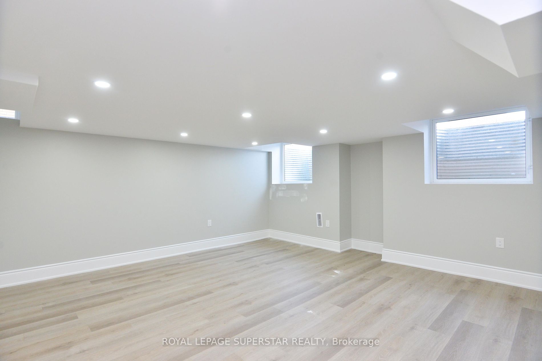 108 Rugman Cres