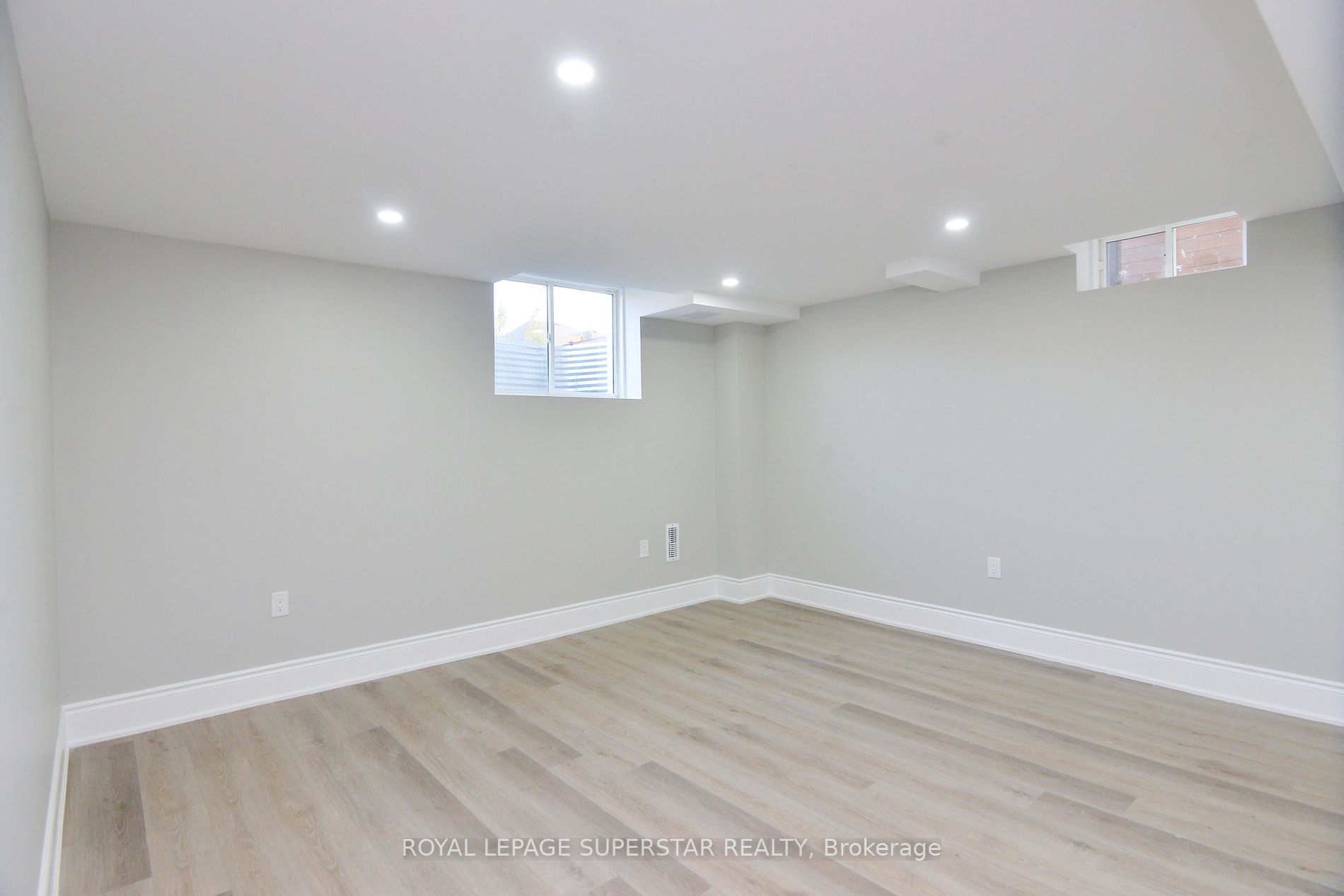 108 Rugman Cres