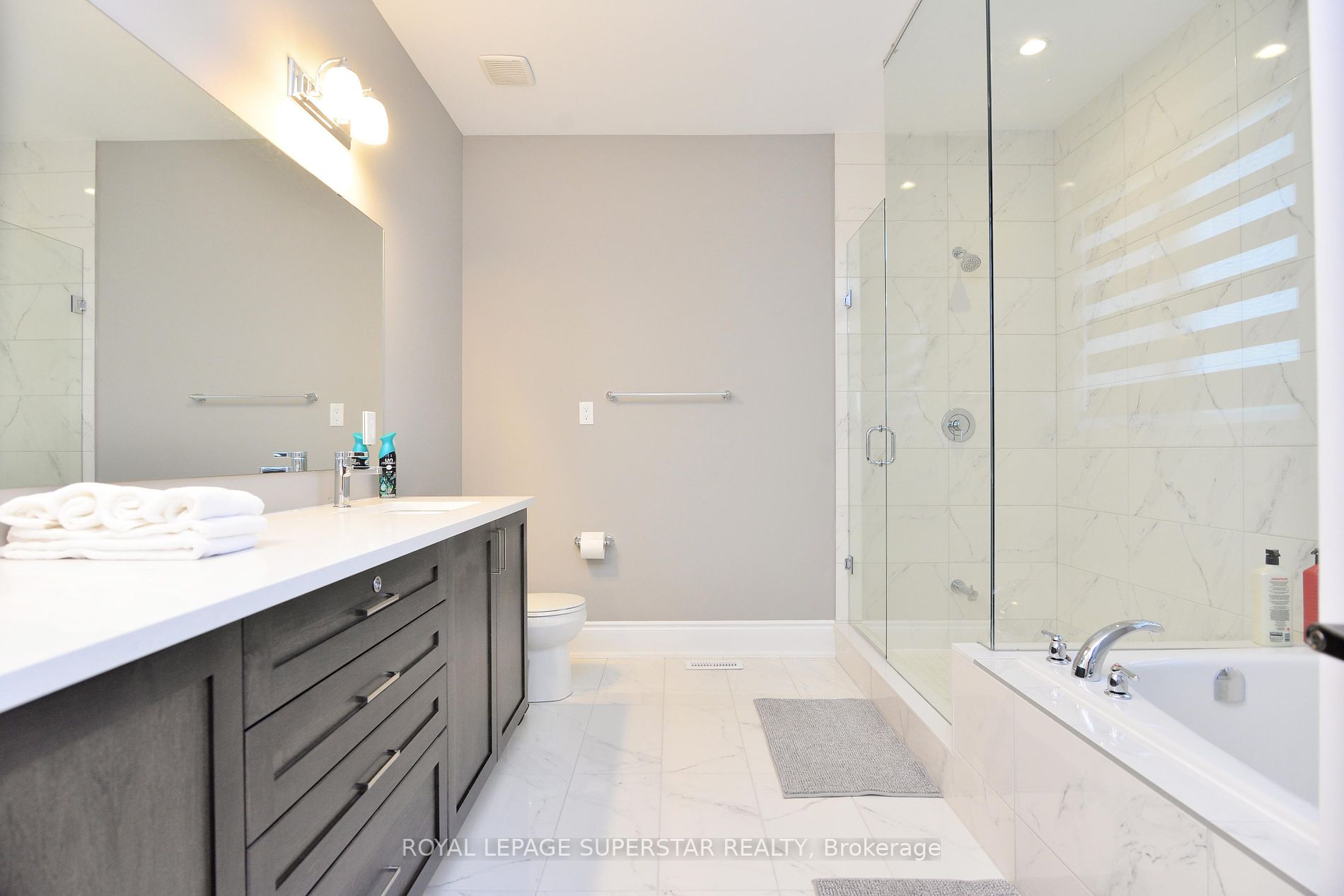 108 Rugman Cres