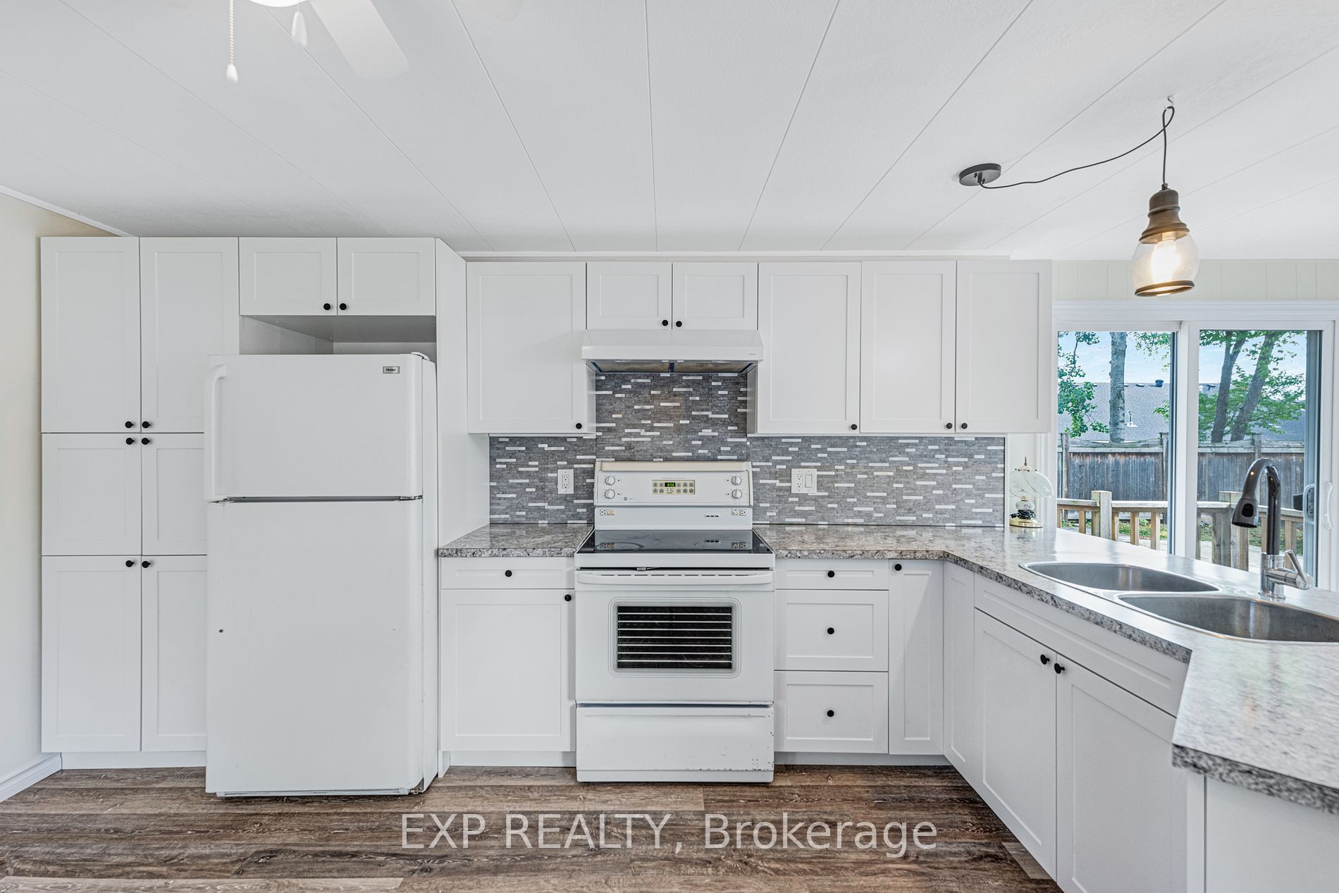 6 Carruthers Street S