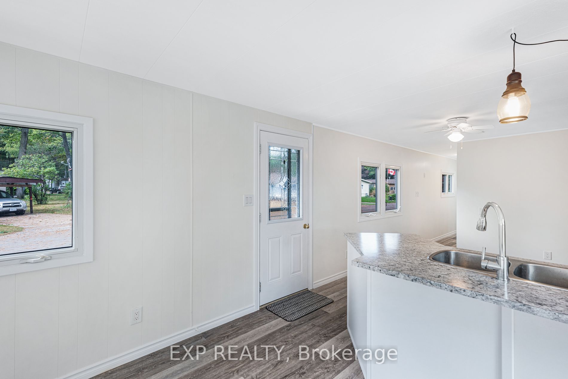 6 Carruthers Street S