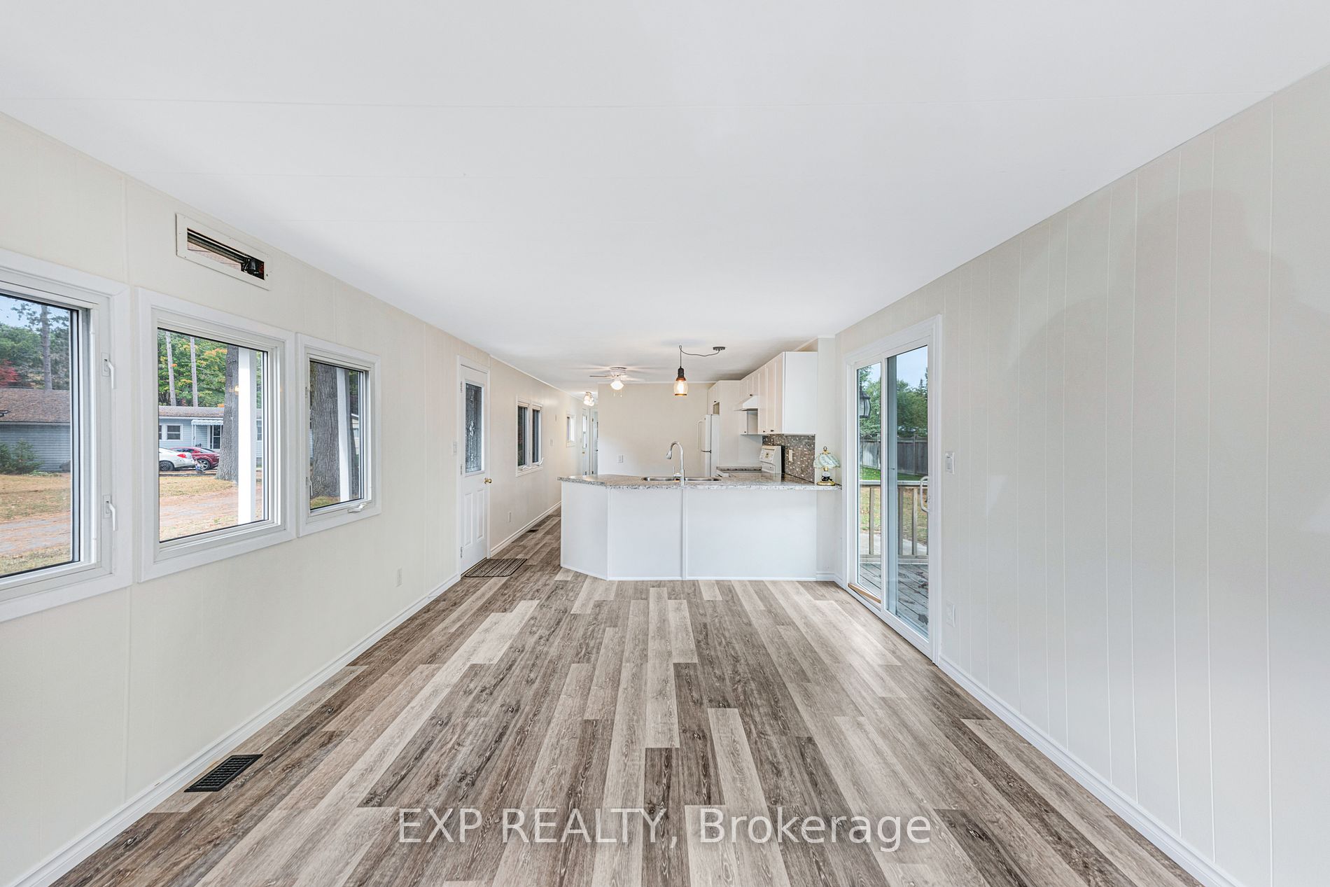 6 Carruthers Street S