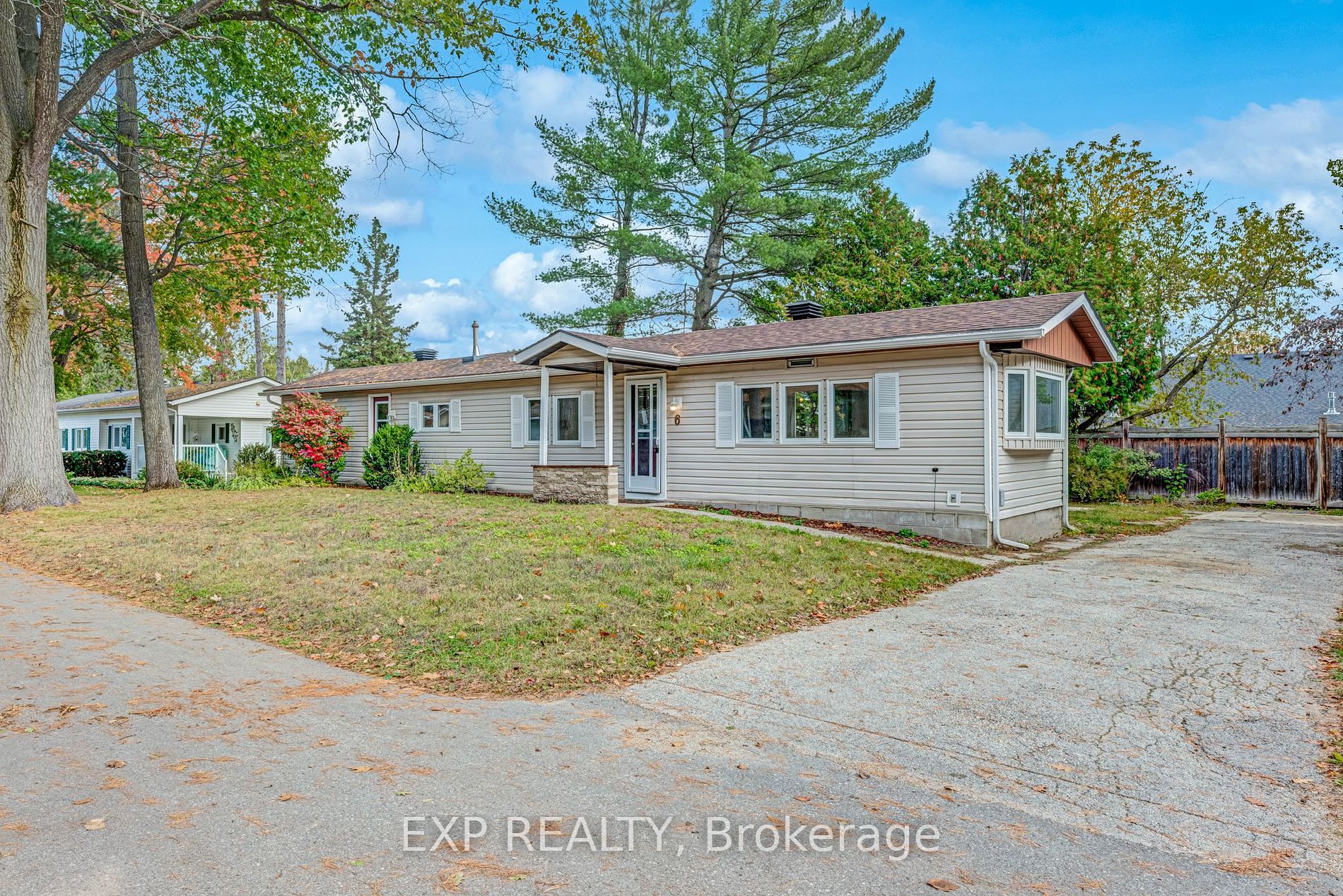 6 Carruthers Street S