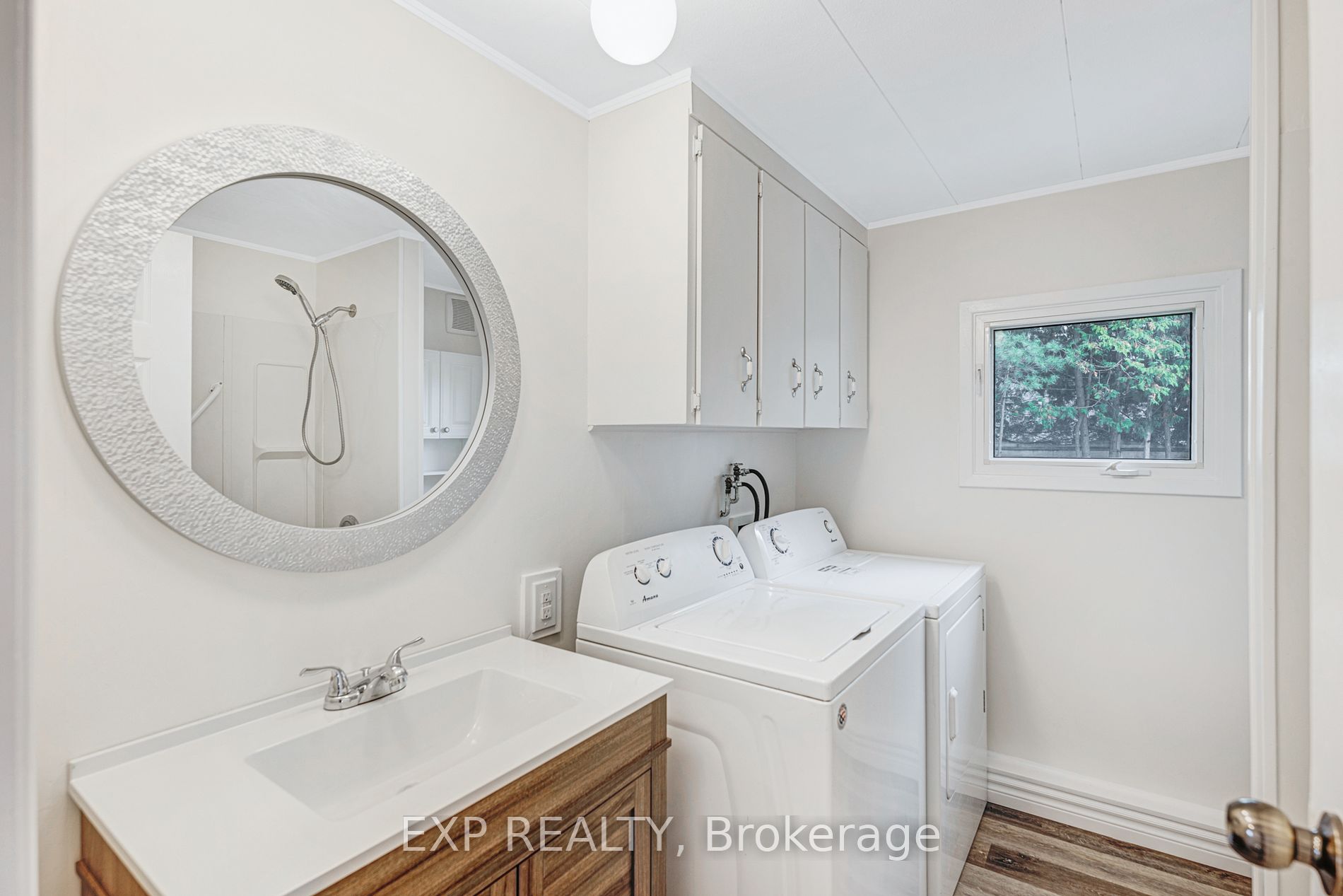 6 Carruthers Street S