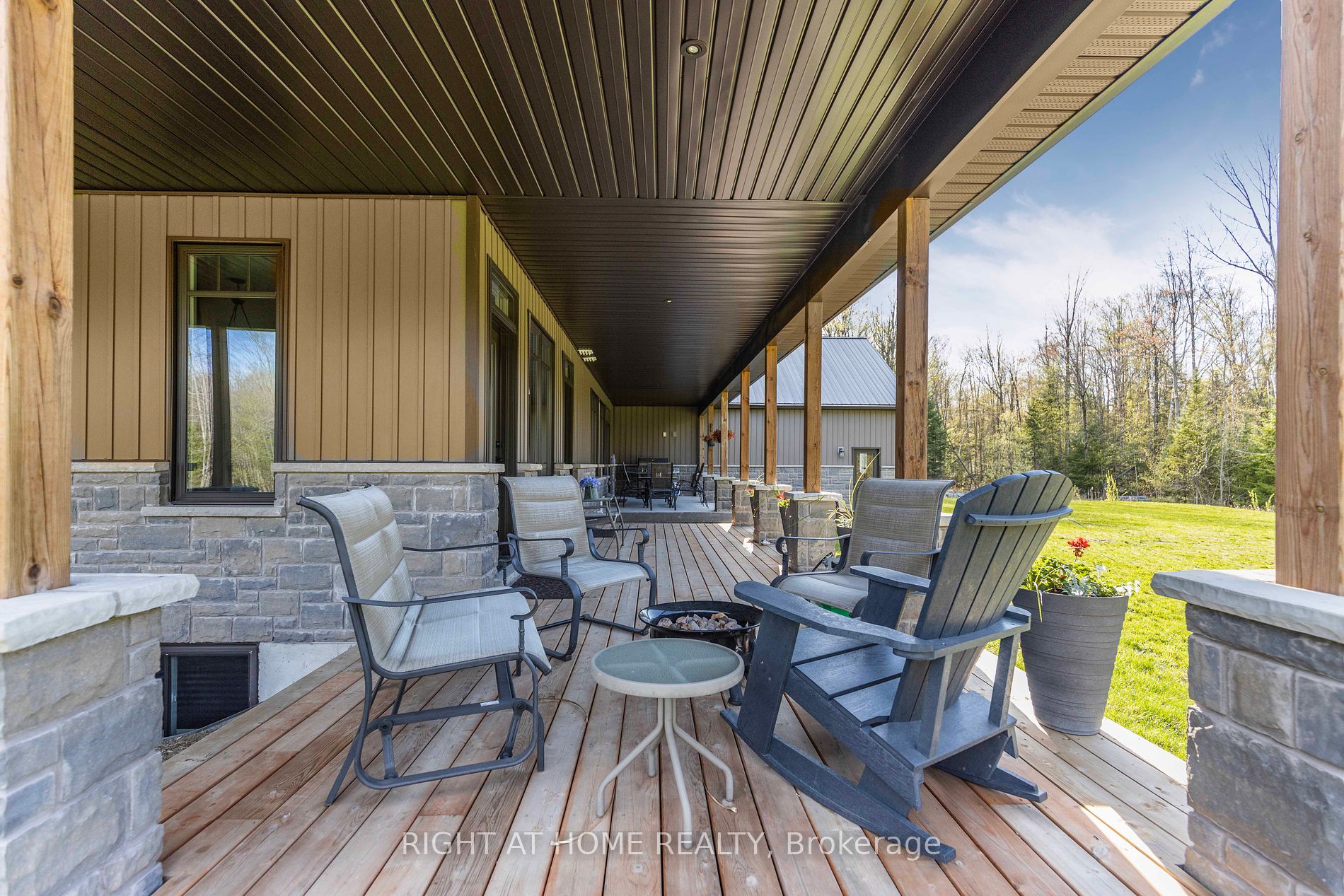 16 Whitetail Dr