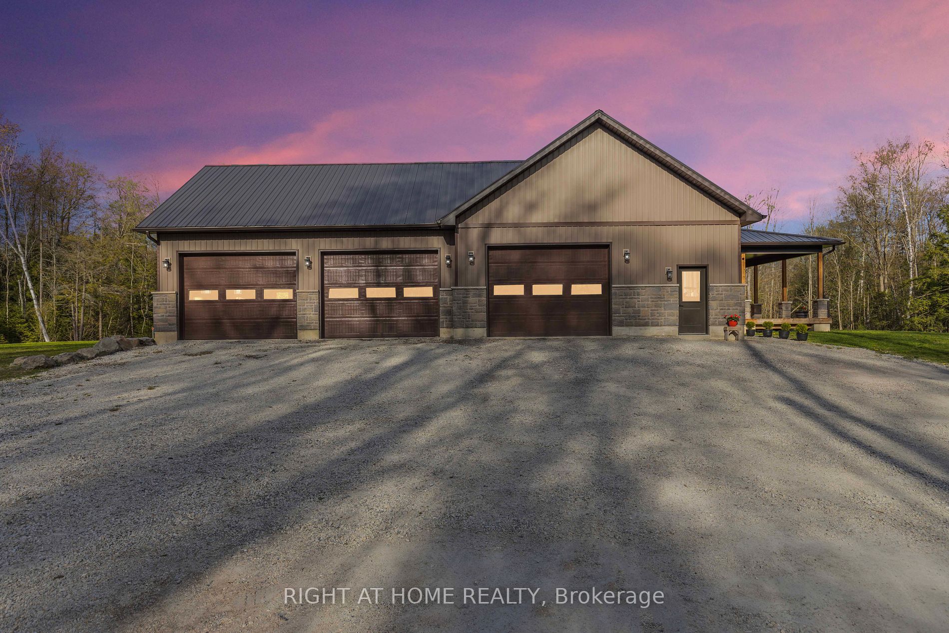 16 Whitetail Dr