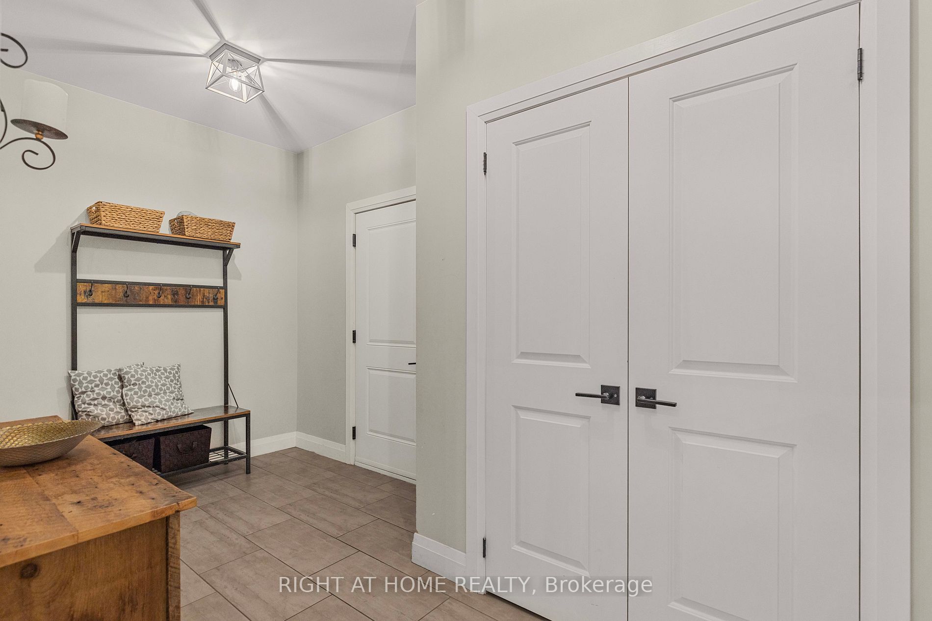 16 Whitetail Dr