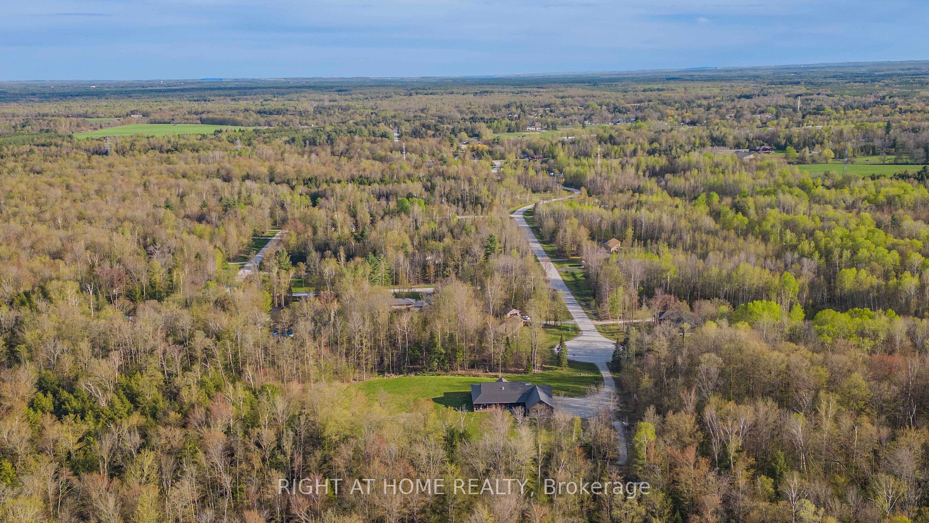16 Whitetail Dr