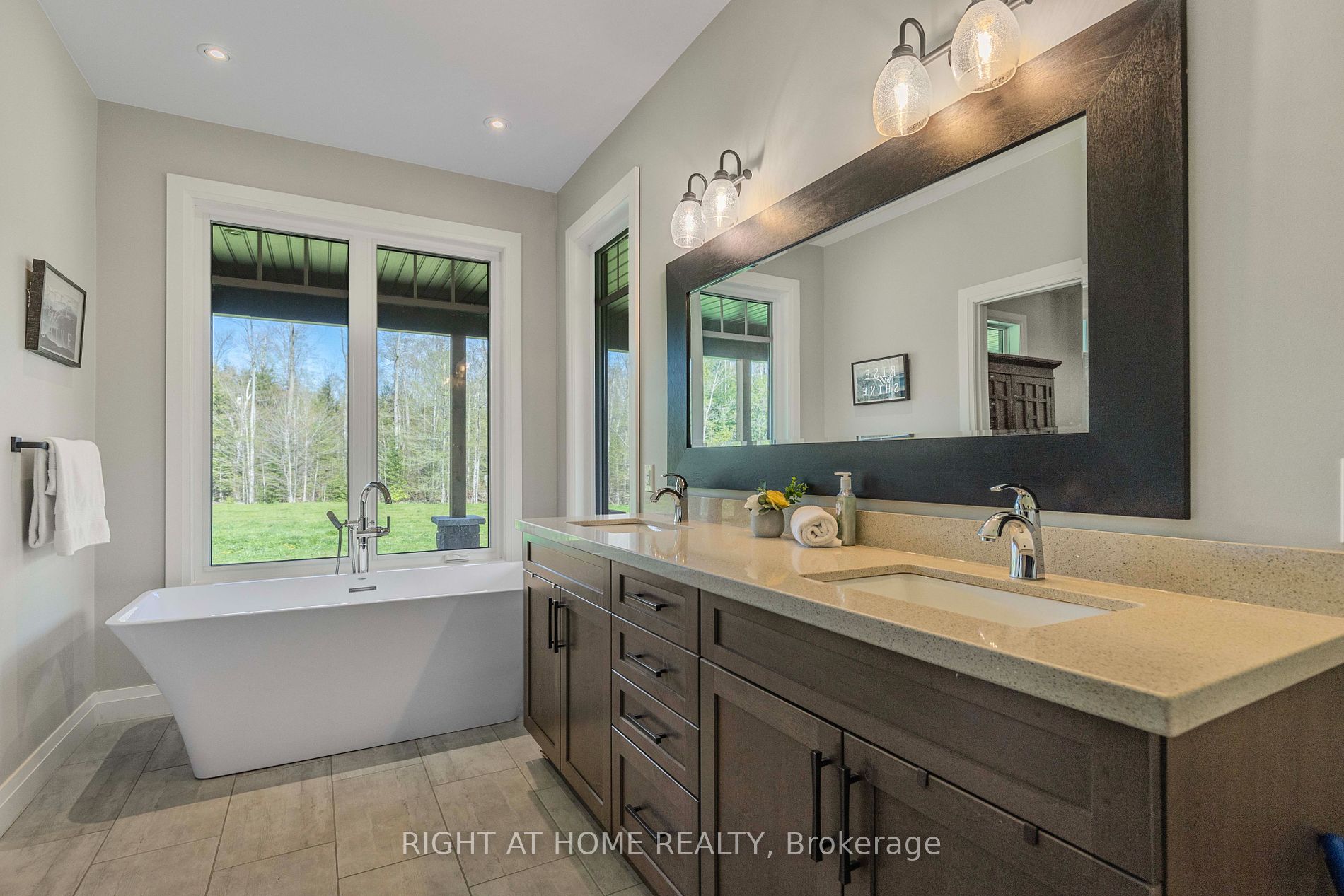 16 Whitetail Dr