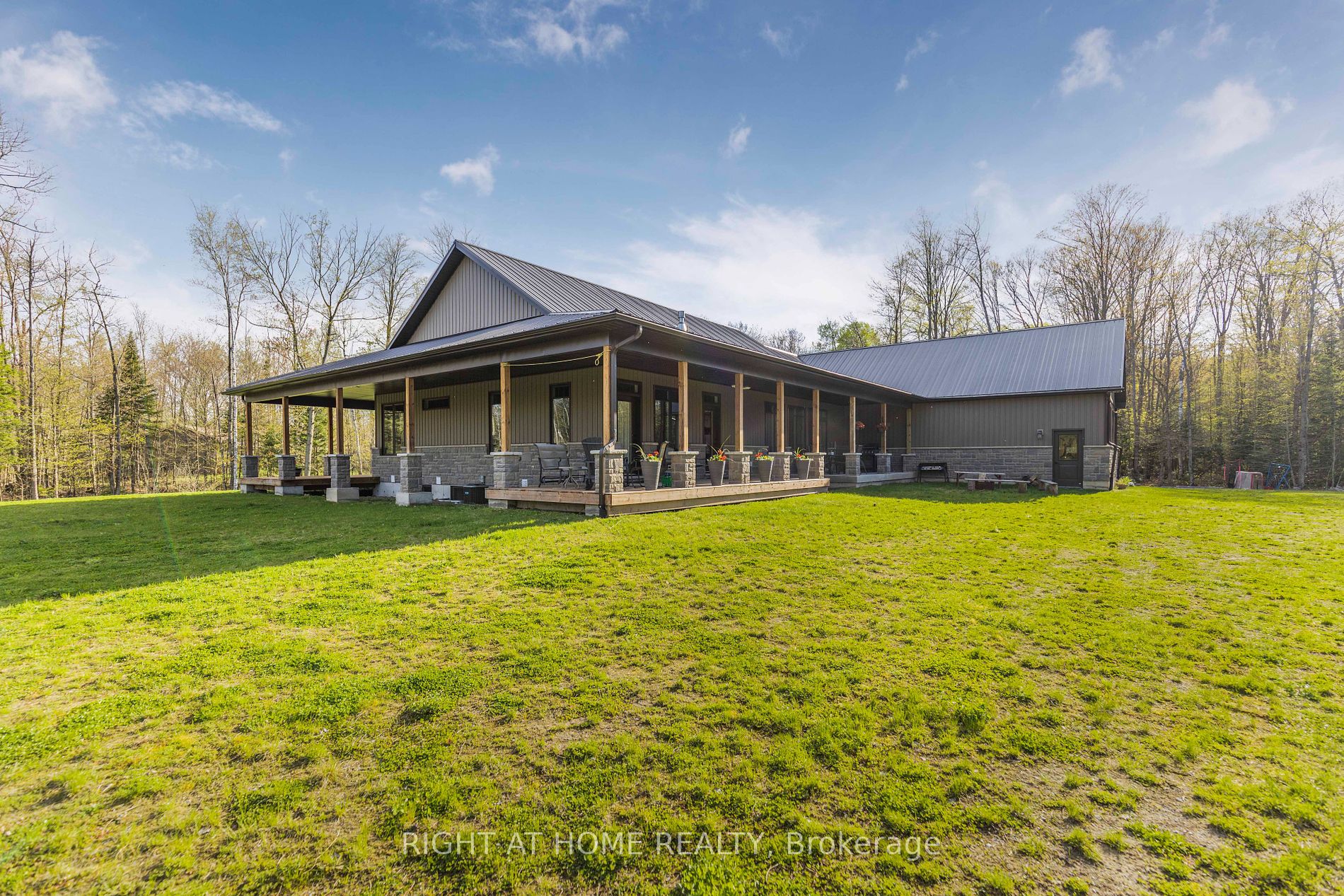 16 Whitetail Dr