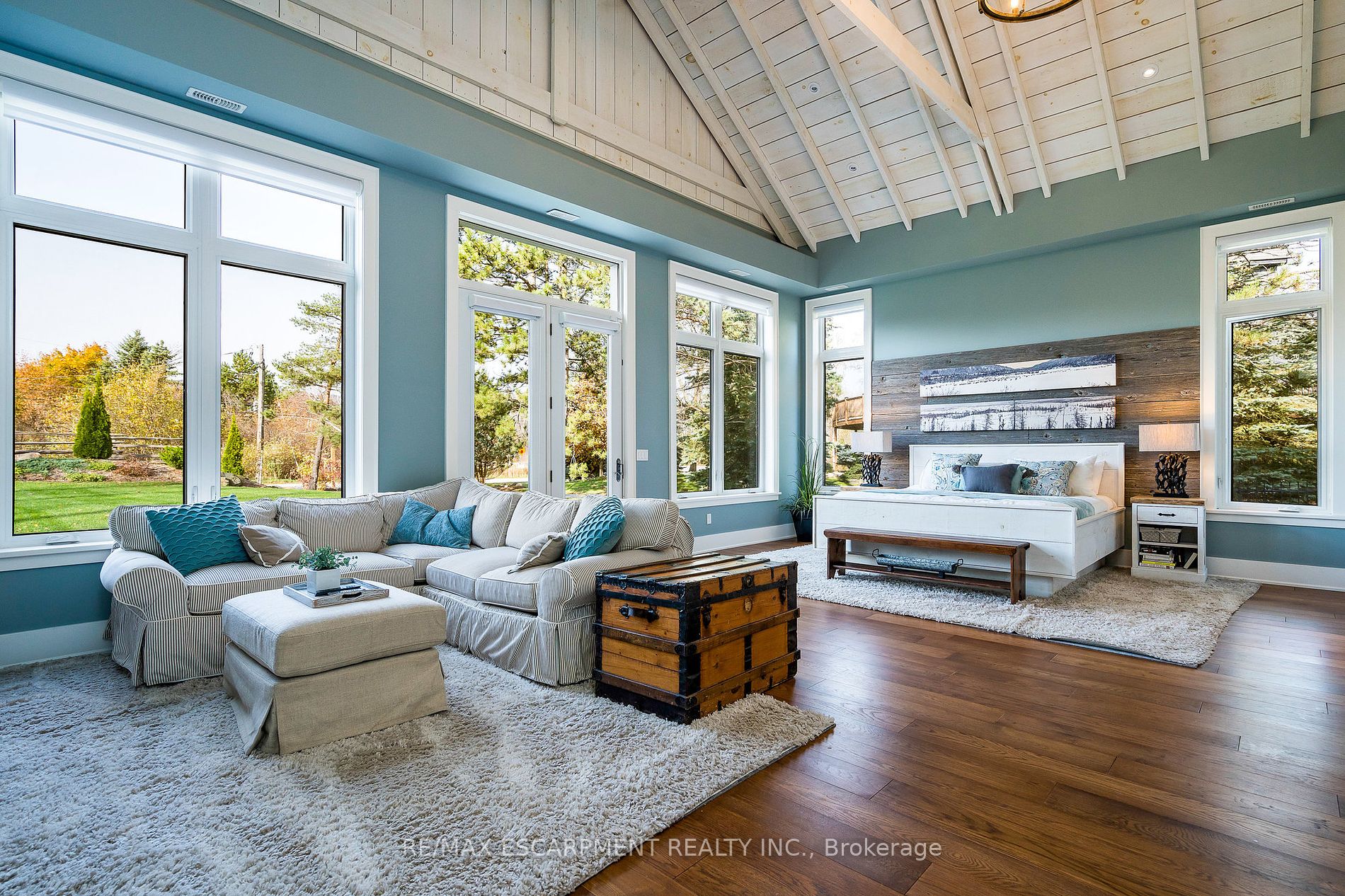 4 Buckingham Boulevard