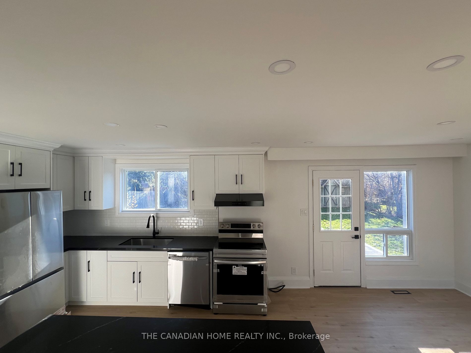 16 LONSDALE Place