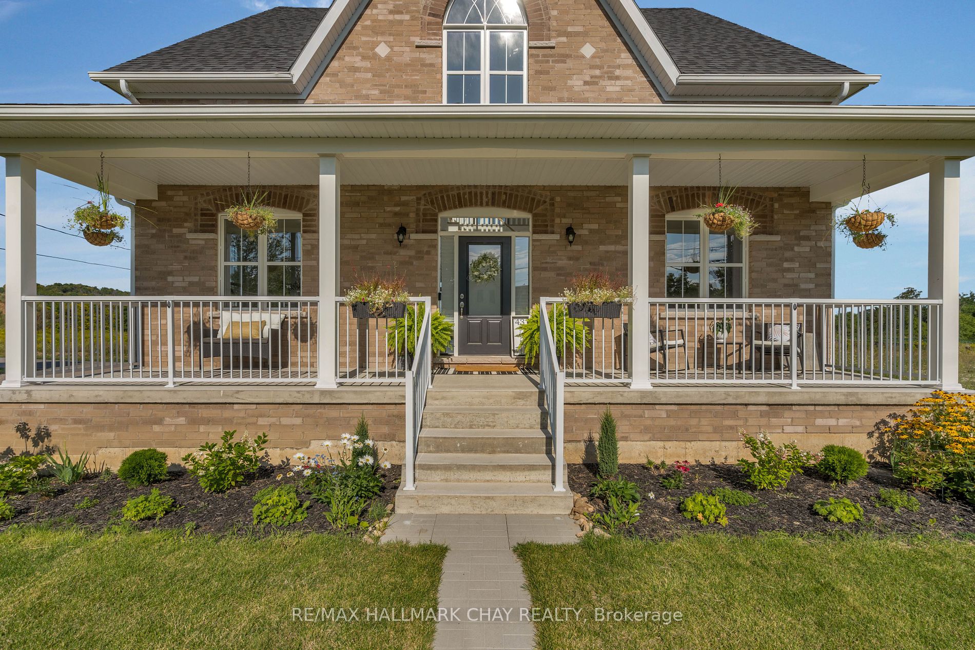 43 Wellington Street E