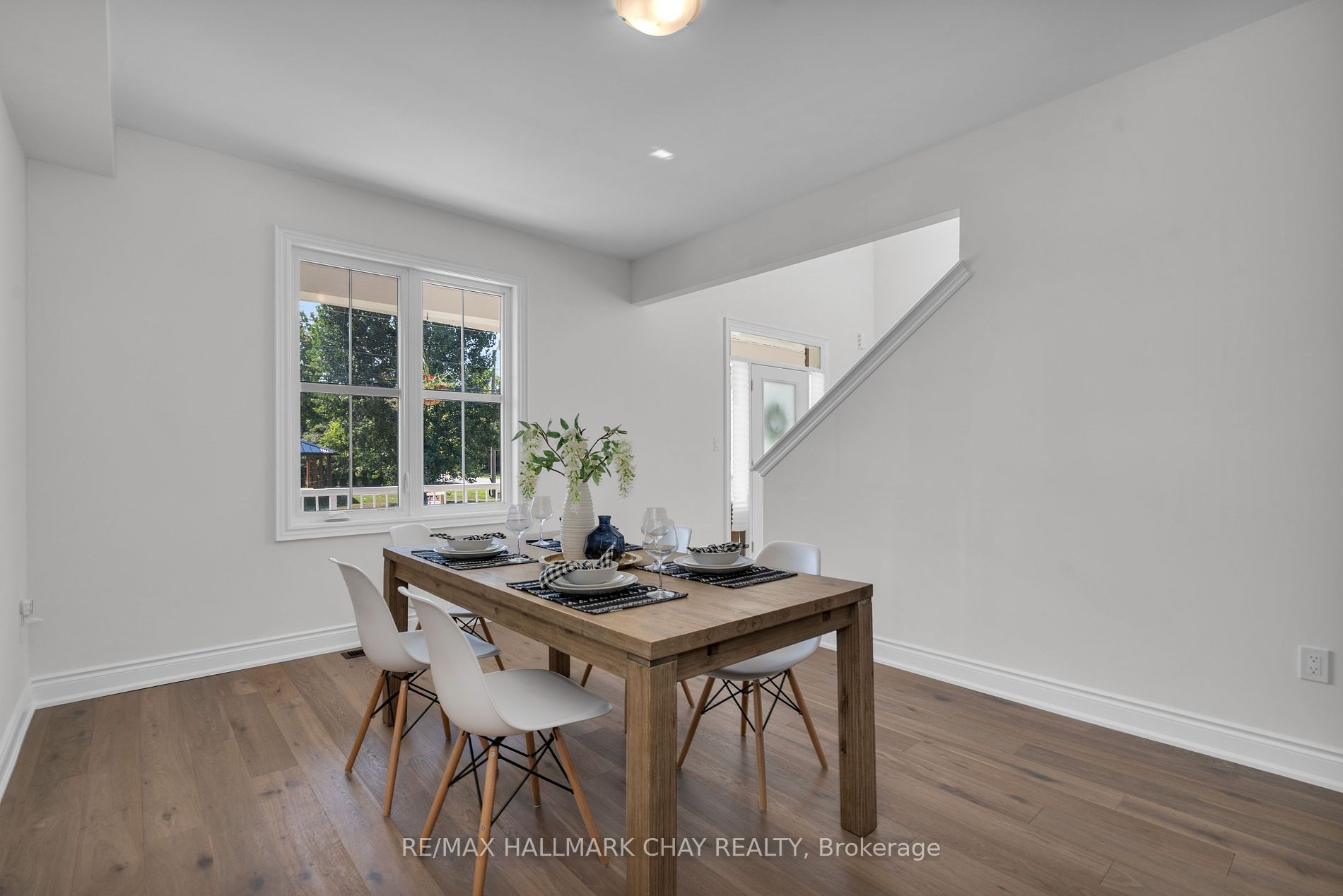 43 Wellington Street E